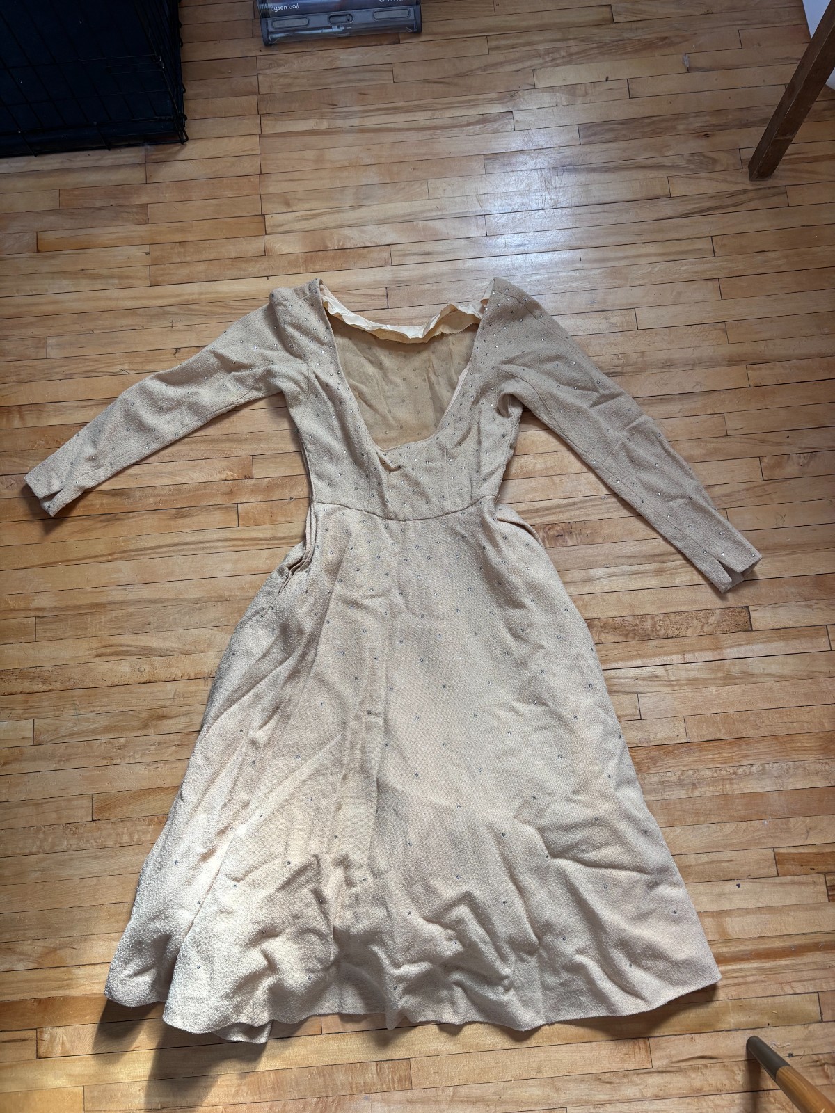 VTG 1950s BEIGE OYSTER WOOL CREPE DRESS WITH RHINESTONES 25″ WAIST