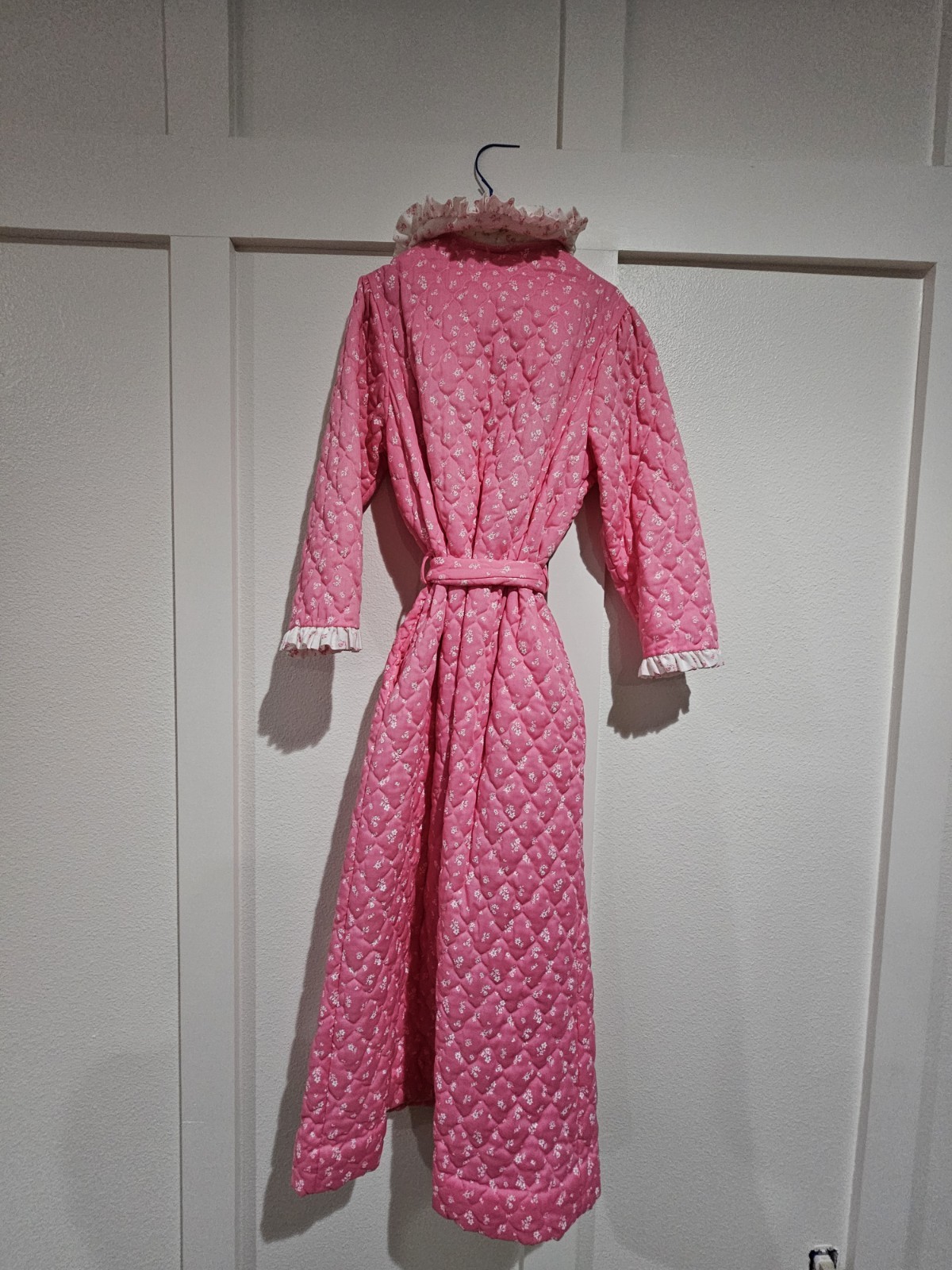 Vtg Quilted Lazy Life Pink & White Long Robe Belted EUC Golden Girls/Grandmacore