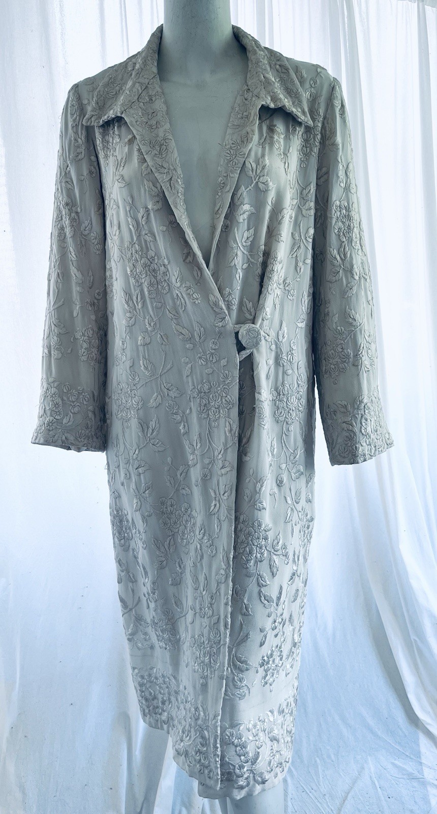 1920s Art Deco Vintage Embroidered Blush Silk Coat Attributed To House Of Lanvin