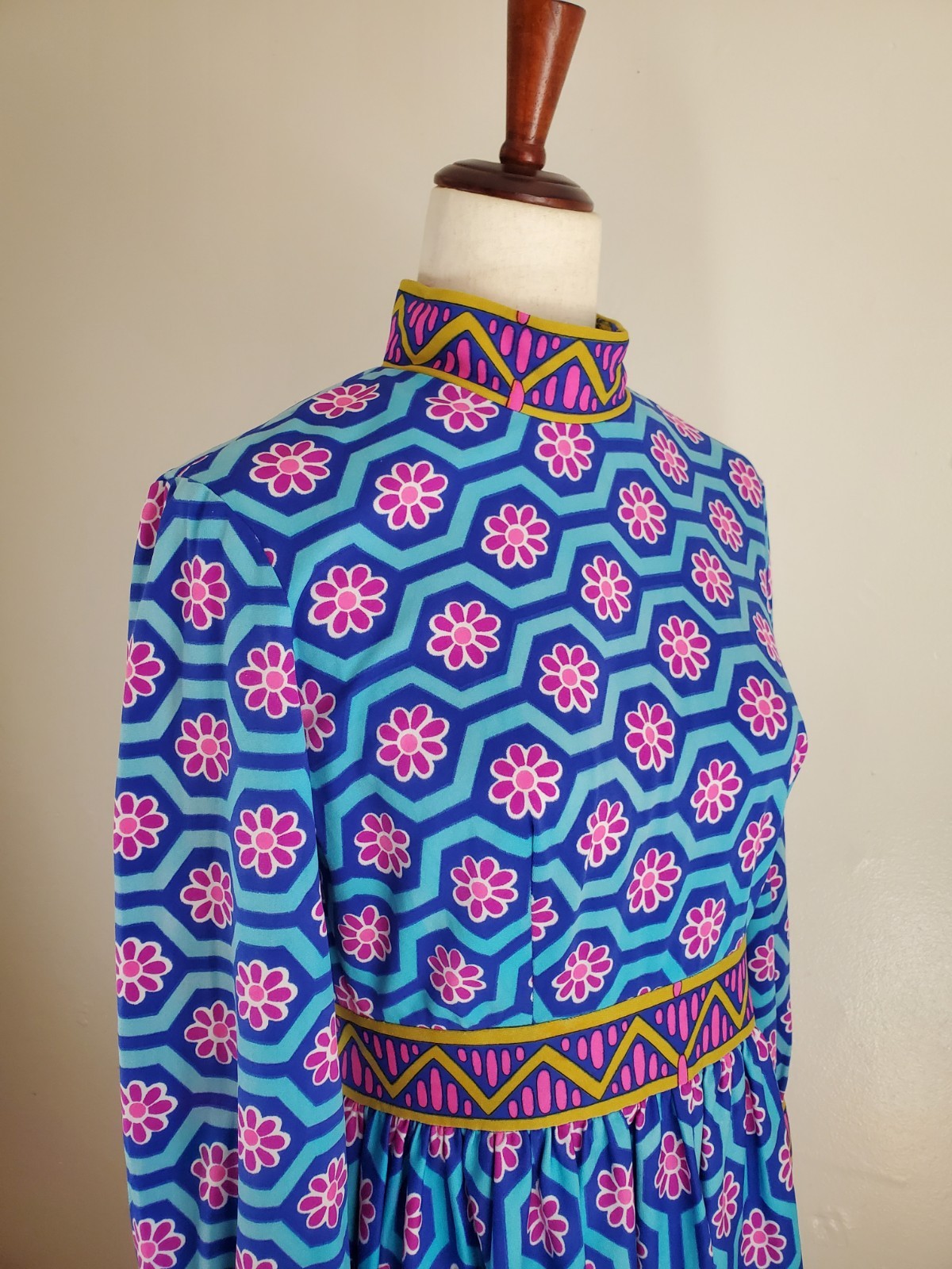 Vintage 70’s Flower Power Psychadelic Mod Neon dress Saks Young Dimensions