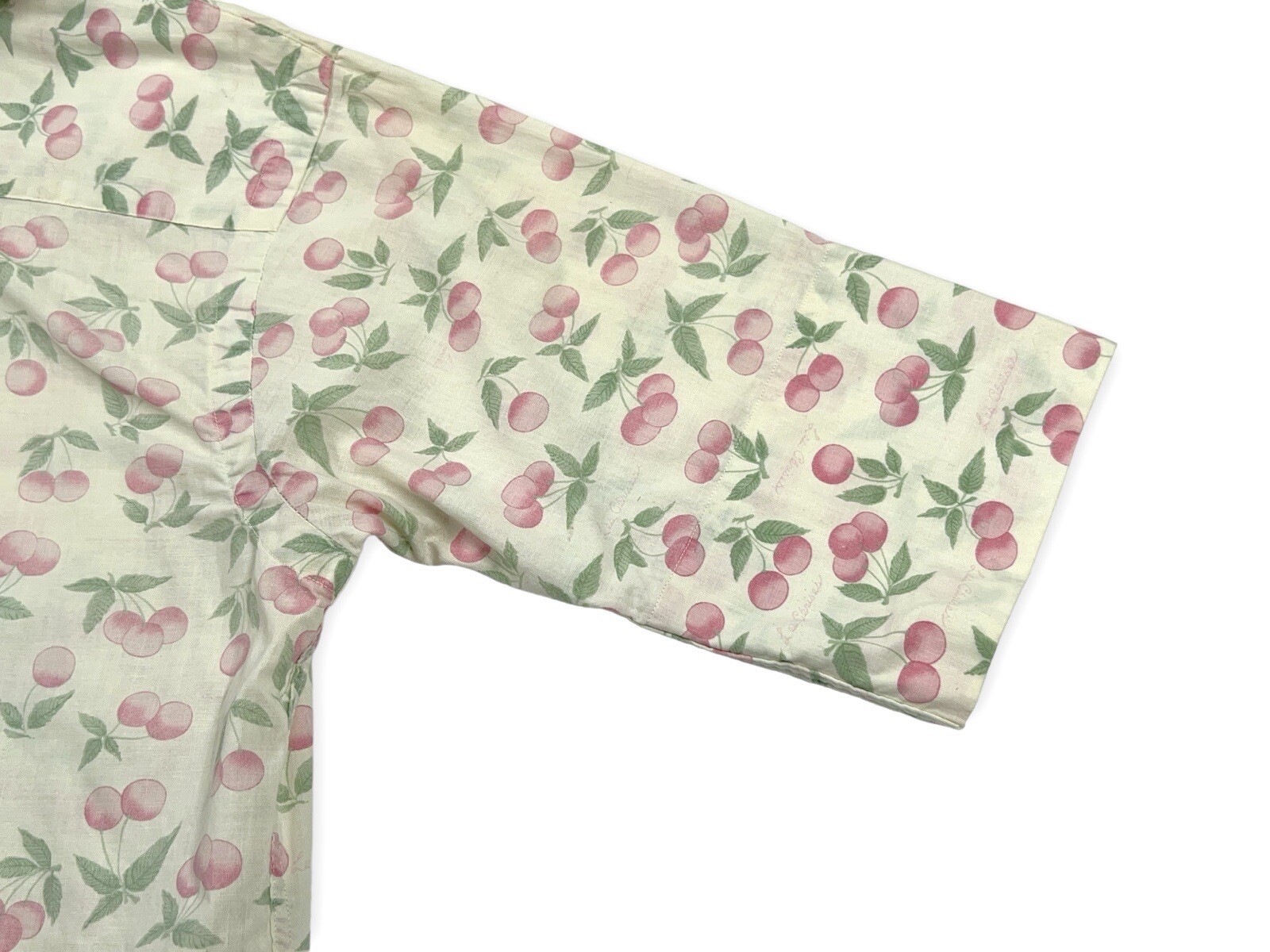 VINTAGE 1950S WOMENS LOOP COLLAR CHERRY PATTERN ALL OVER BUTTON UP 12