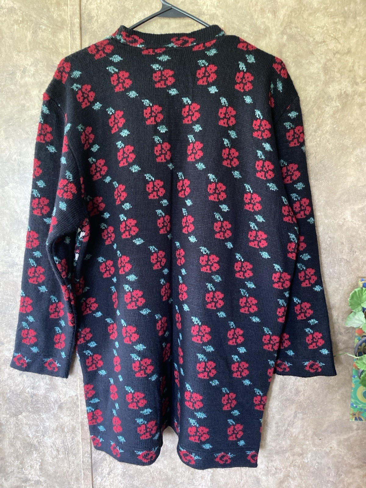 Vintage 1980’s Maggie Lawrence Granny Core Floral Roses Festive Sweater Black XL
