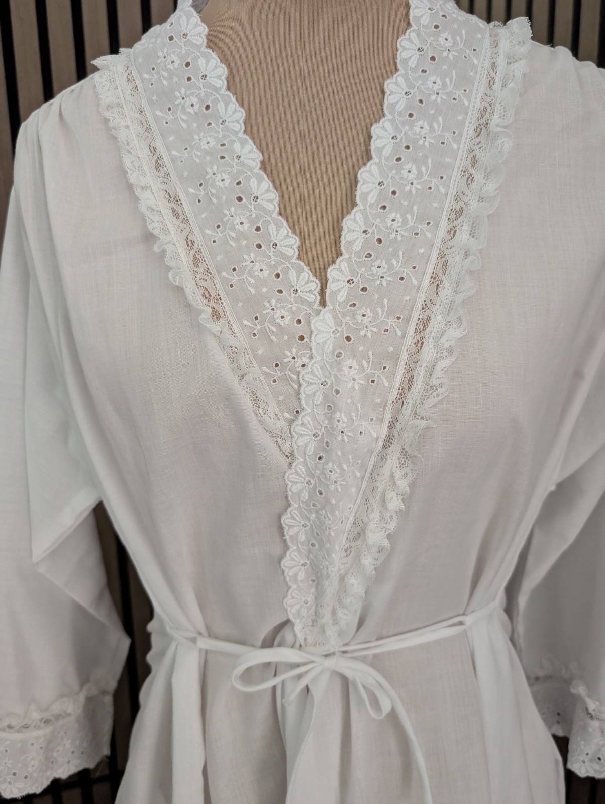 Vintage Christian Dior Eyelet Lace Trim White Robe Rare Sz S