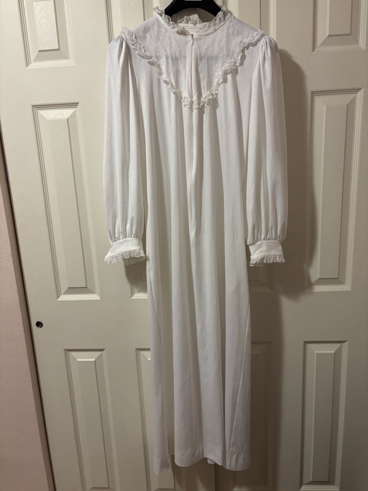 Vintage Le Voy’s Wht Lace Front Zip Nightgown Sz L Prairie Victorian Cottagecore
