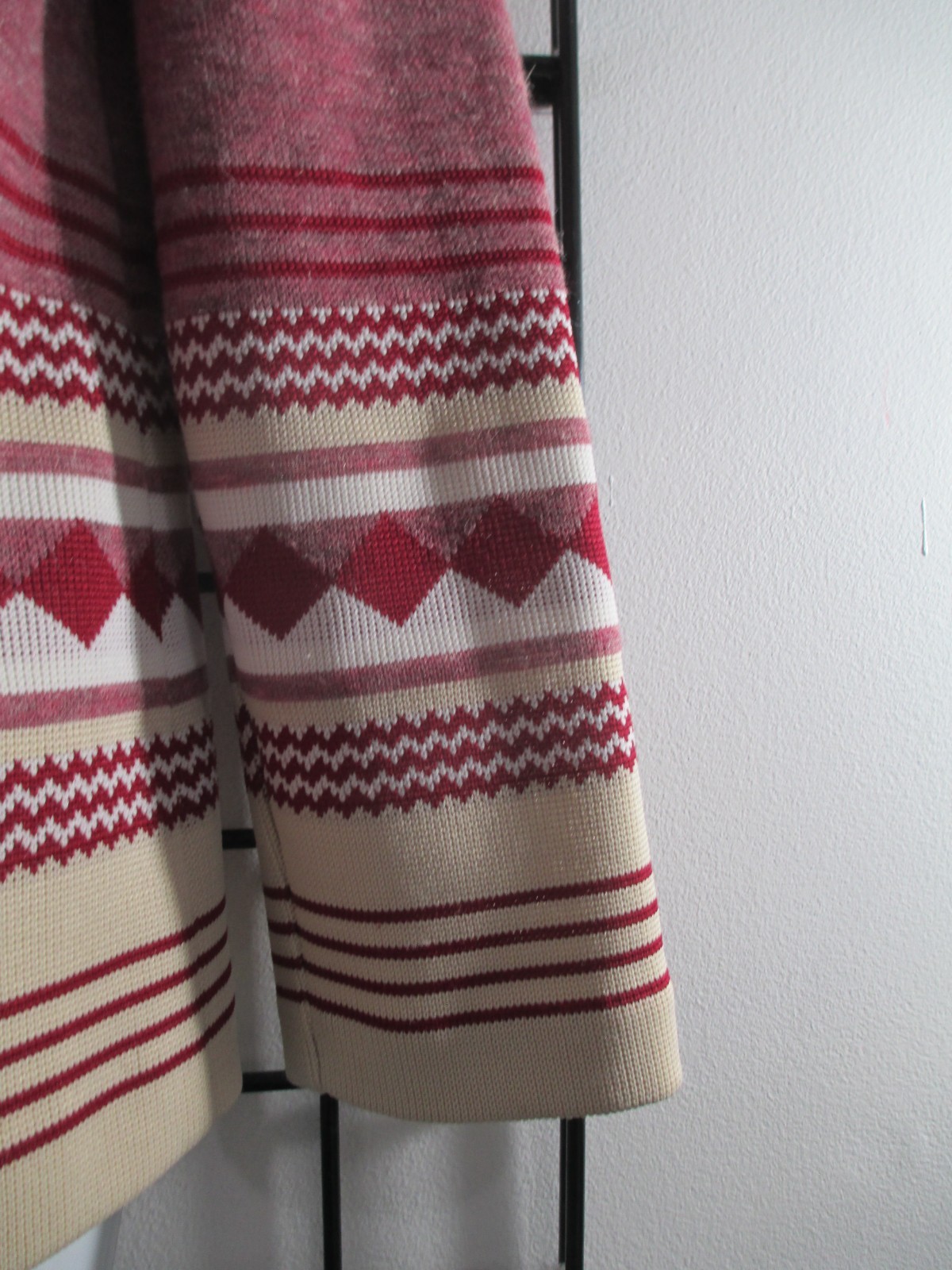 VINTAGE JOE FRANK OF HOUSTON 🌸 SMALL / 36″ BUST==RED STRIPED CARDIGAN SWEATER