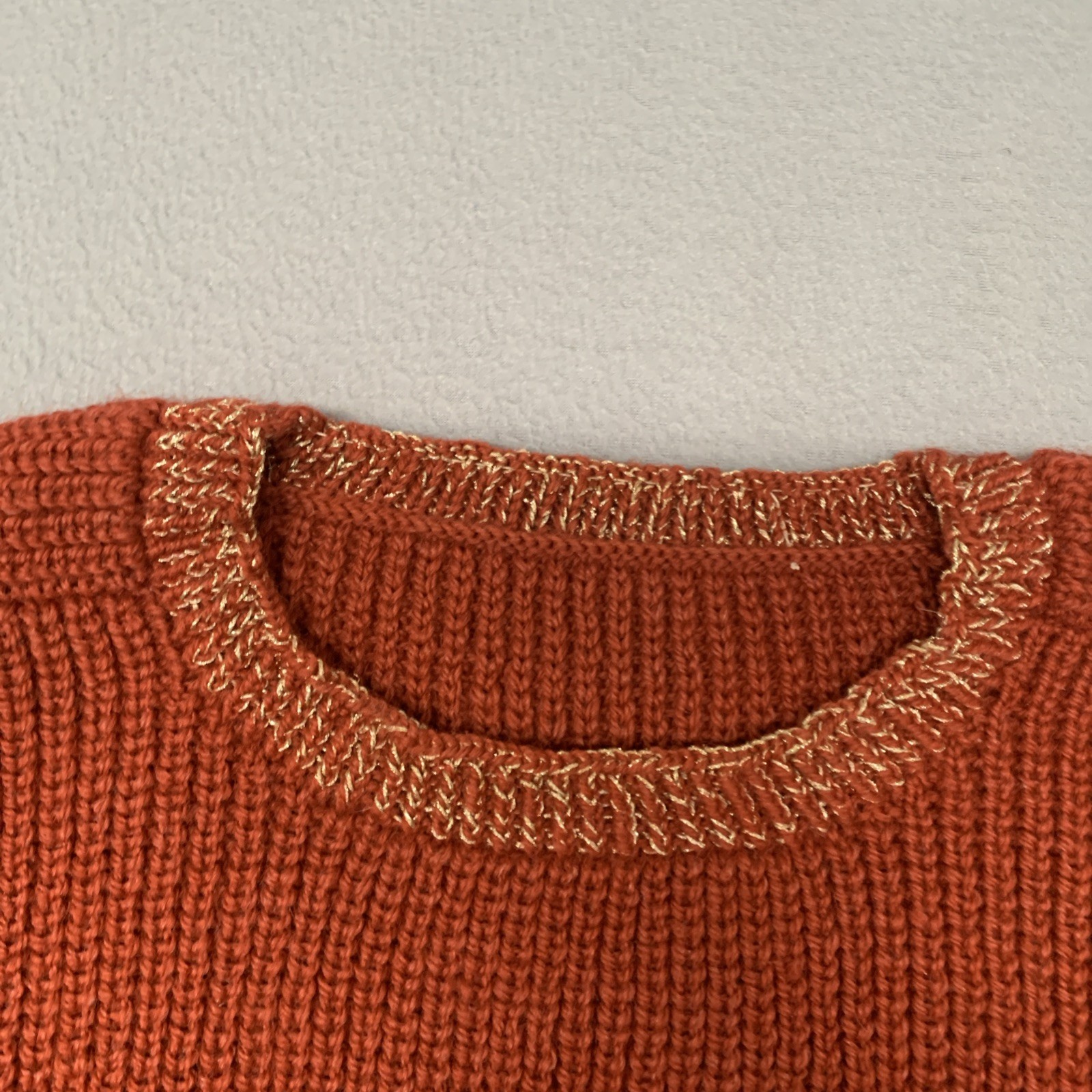 Vintage 80s Hand Knit Sweater Women’s M Burnt Orange Shiny Tencil Accents Preppy
