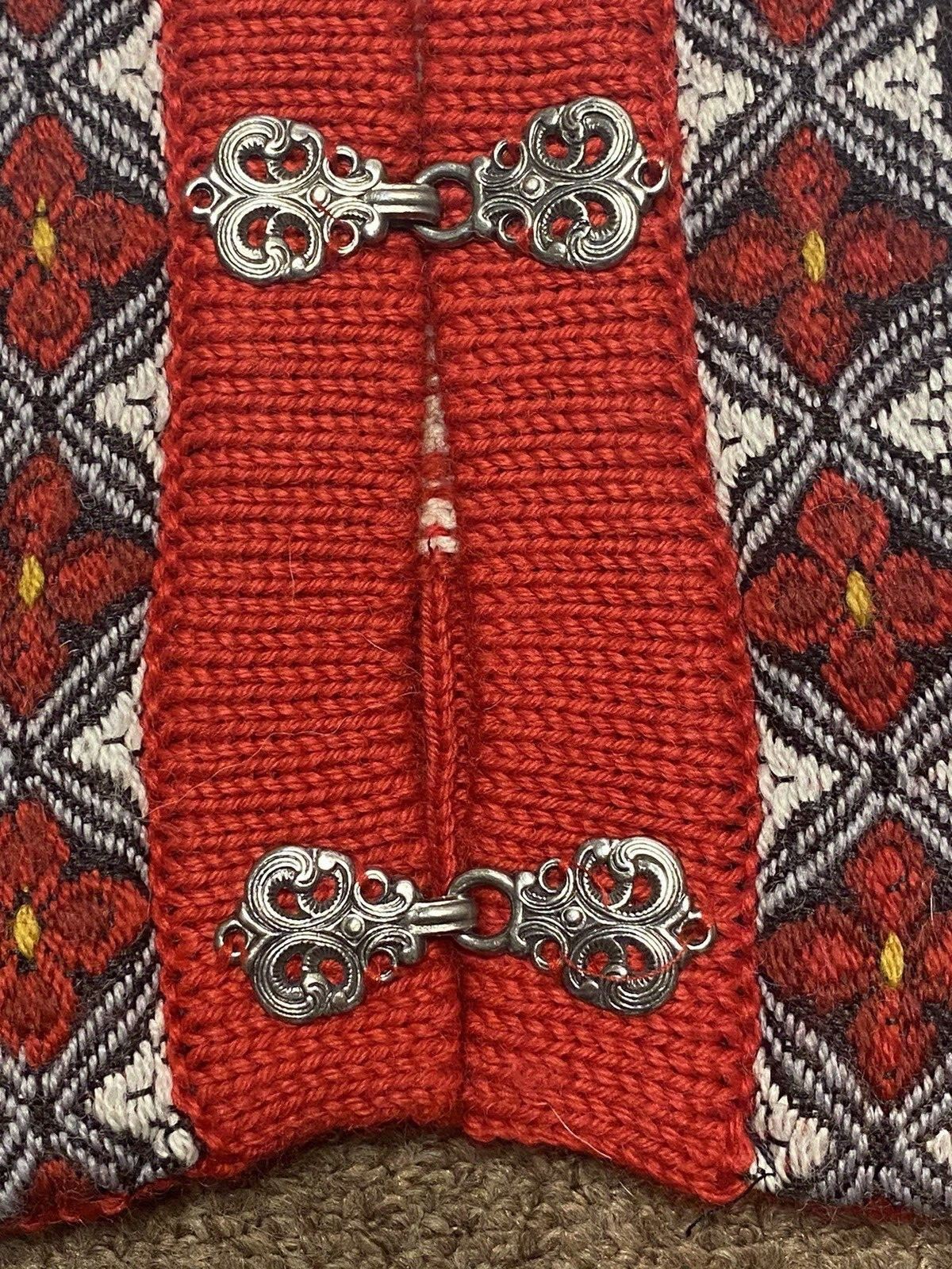 Vintage Dale of Norway Wool Sweater Silver Latch Hook Buttons Size Medium