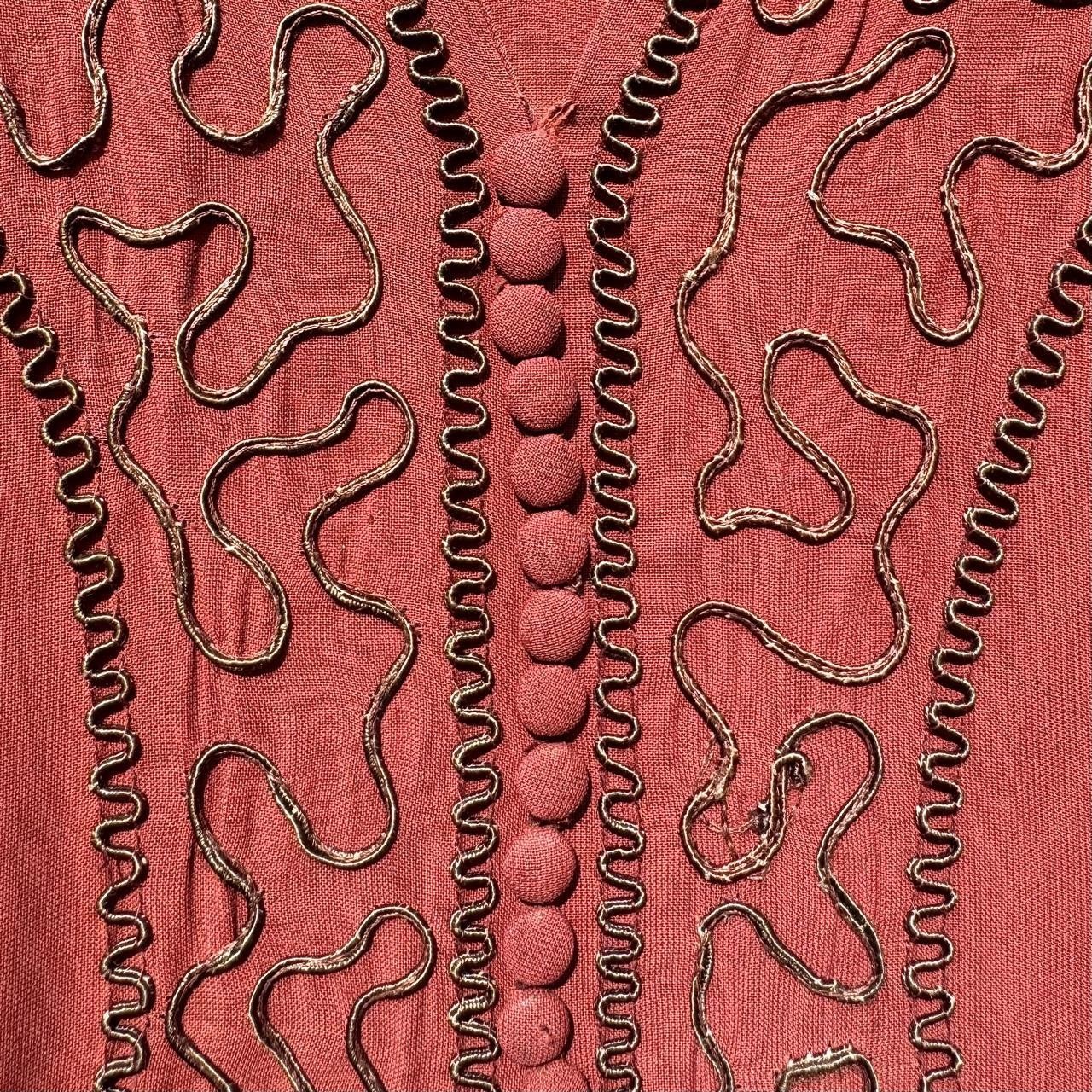 1930s terracotta red rayon crepe day dress w/ contrast squiggle soutache