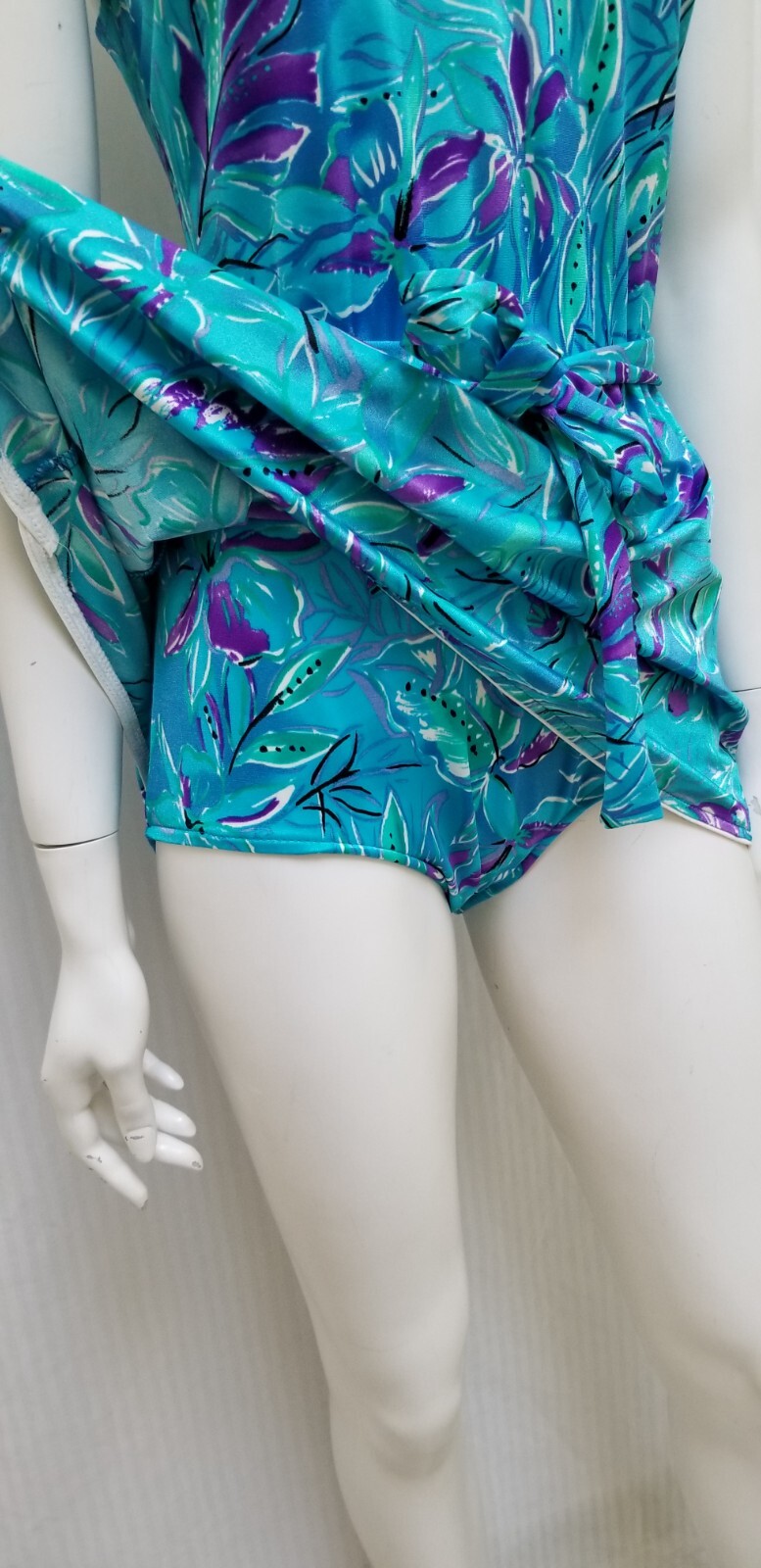 New w/o Tags Maxine of Hollywood Blue Purple Floral Swim Dress One Piece – M/L
