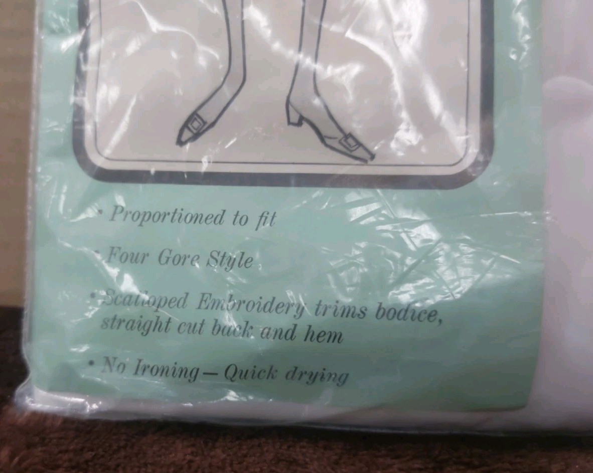 NEW Vtg Grants ISIS White 100% Nylon Slip 40 Average Styled Tailored No Ironing