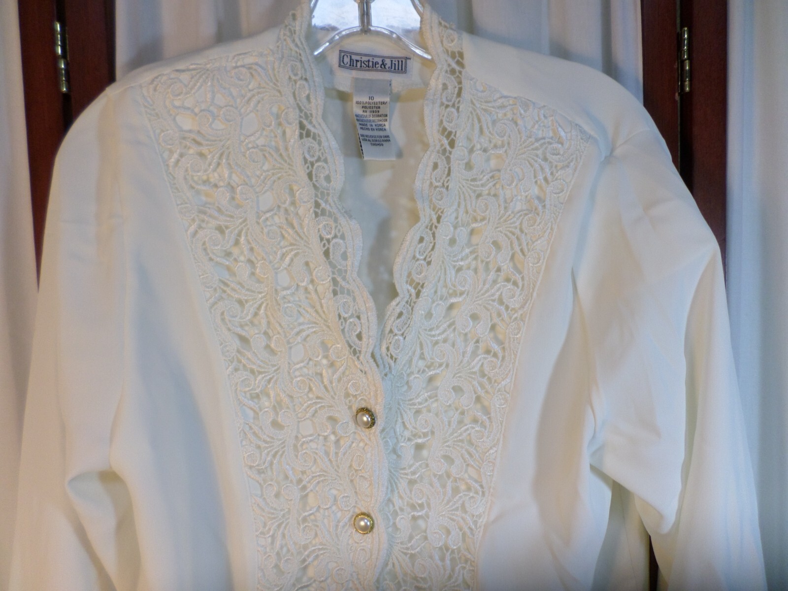 Vintage Christie & Jill Woman’s White Lace Long Sleeved Button Blouse-Size 10