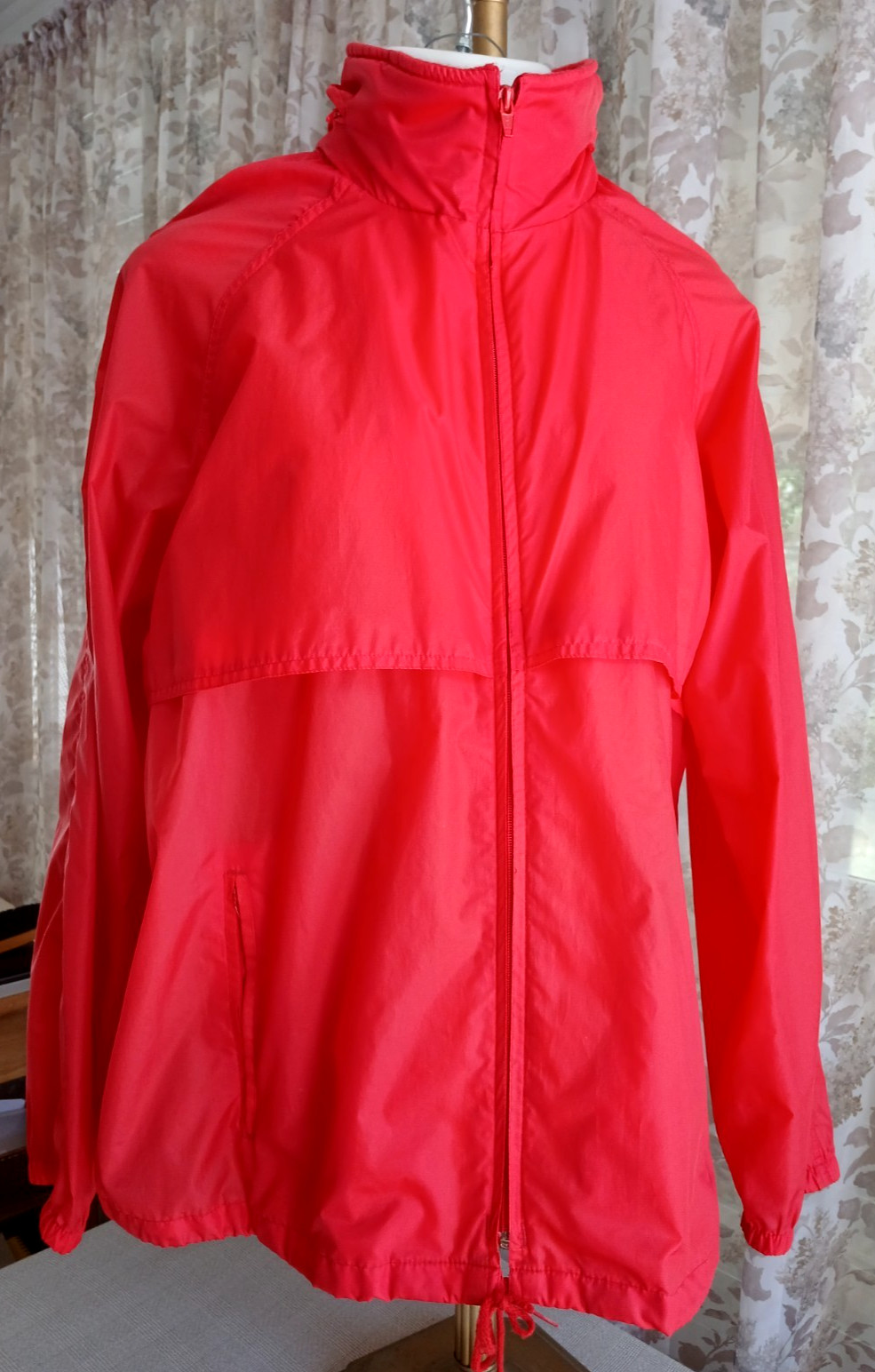 Golden Bear Vintage 90s Rain Jacket Unisex Large Red Vented Nylon Hide Hoodie