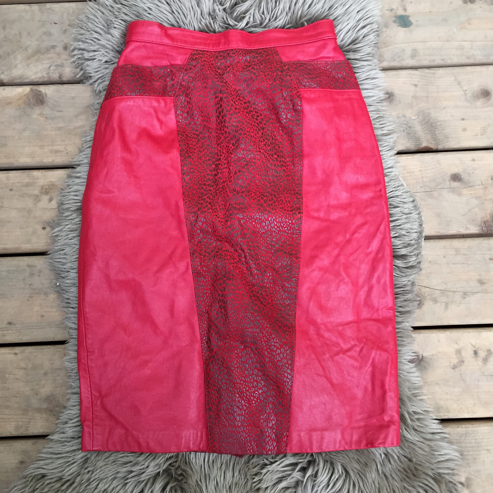 Rumors n’ Gossyp 1980s vintage red leather pencil skirt w/pockets – size M