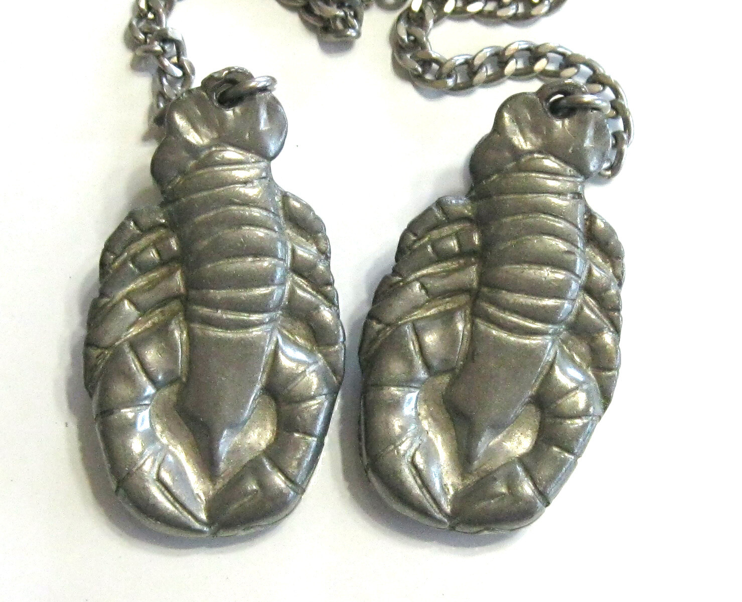 NEAT VINTAGE SWEATER GUARD CLIP WITH LOBSTER DESIGN – PEWTER MATTE SILVER COLOR