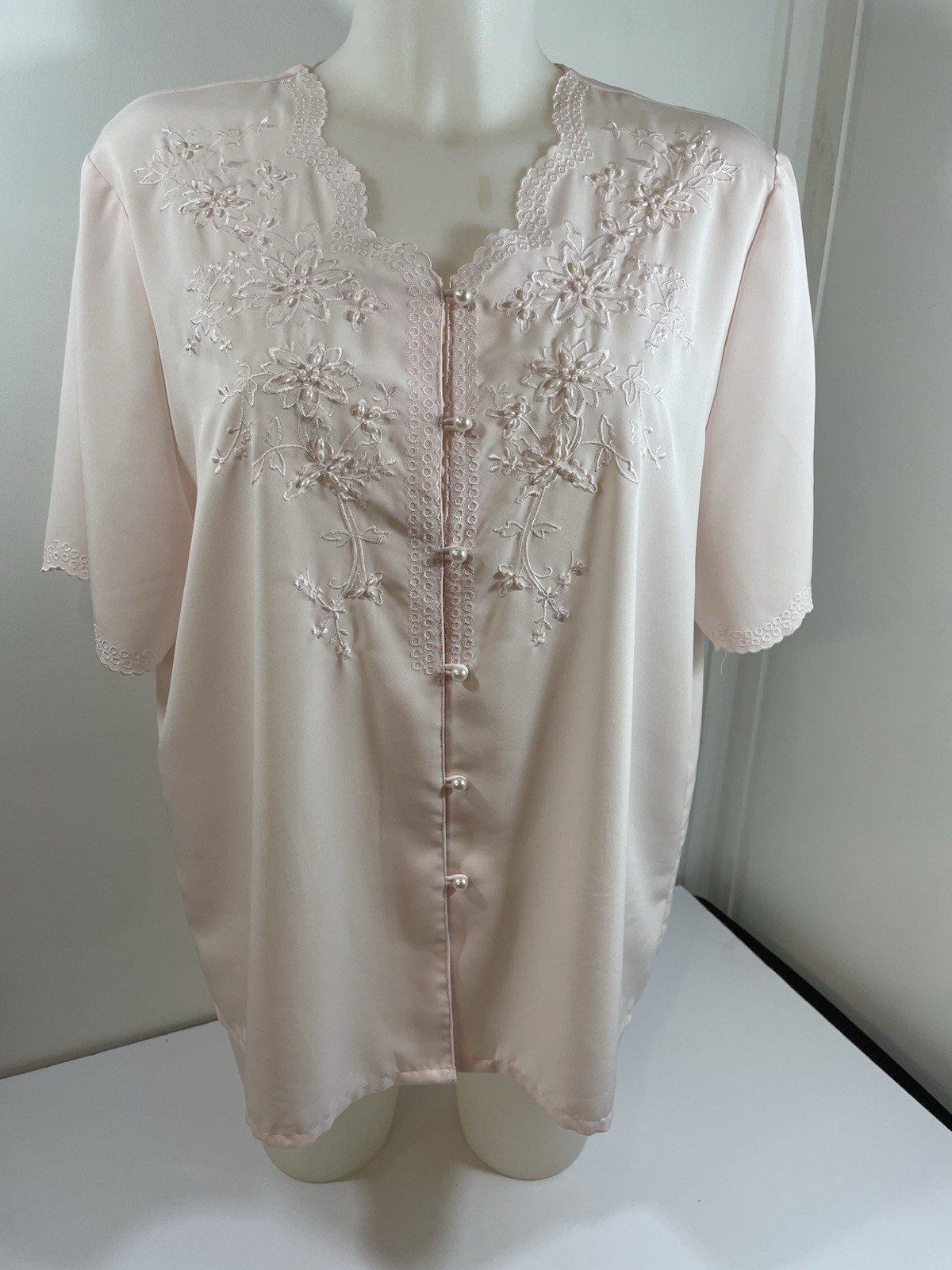 VTG Christie & Jill Pale Pink Embroidered Flowers Faux Beads & Buttons Blouse 16