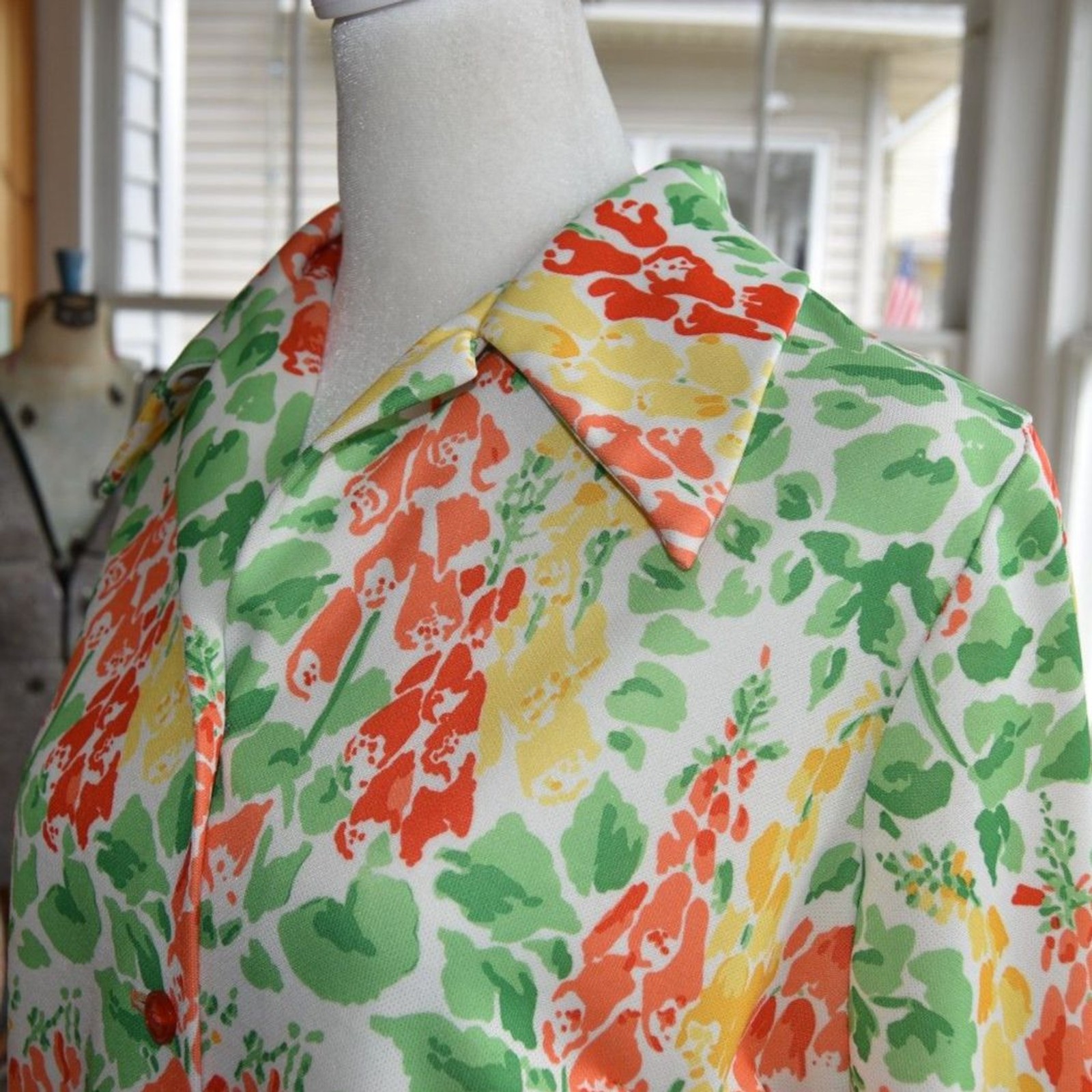 Vintage Mynette Floral Blouse 1960s Mod Orange Green Button Front Top L