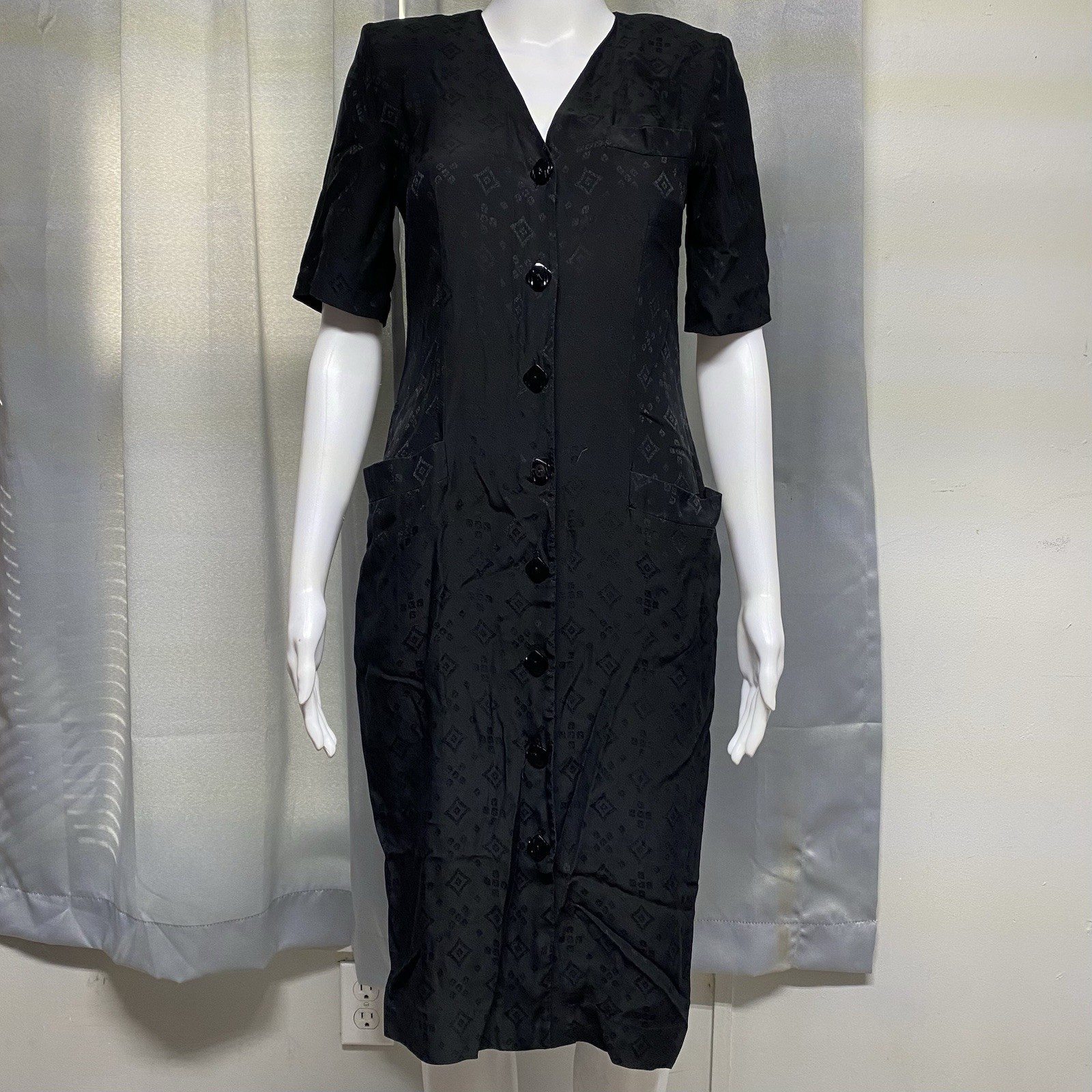 Liz Claiborne Vintage Women’s Petites Silk Sheath Dress Black Knee Button Size 4