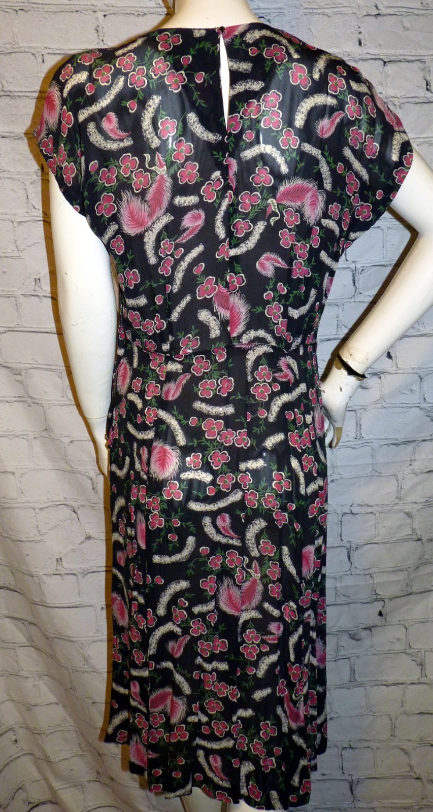 VTG 1940s Feather Print Rayon Peplum Dress Hollywood Costume Collection Bust 40″