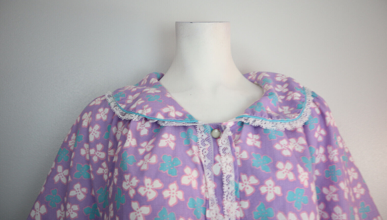 Vintage Izzy’s Place Women’s House Dress Size L Purple Floral