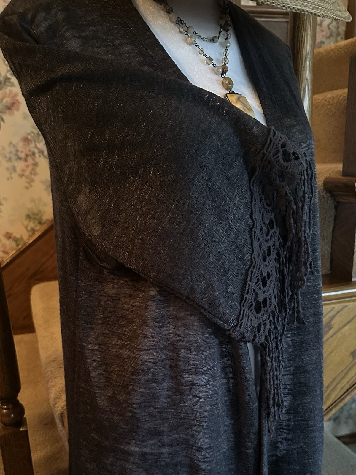 Vintage Eyeshadow Kimono; Dark Gray W/Lace & Fringe Sleeves & Hem; Size Medium