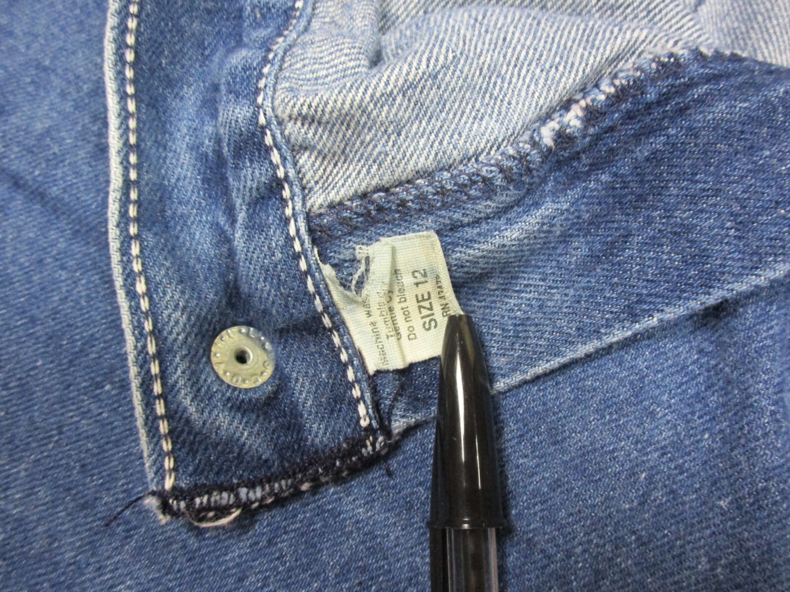 Vintage 70s Jeans Womens Sz 25 High Rise Straight Denim Raw Hem Embroidered Rose
