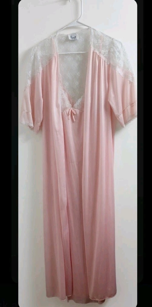 VTG Paramount Pink Nylon Peignoir Robe Nightgown Set Lace Maxi Coquette Size XS