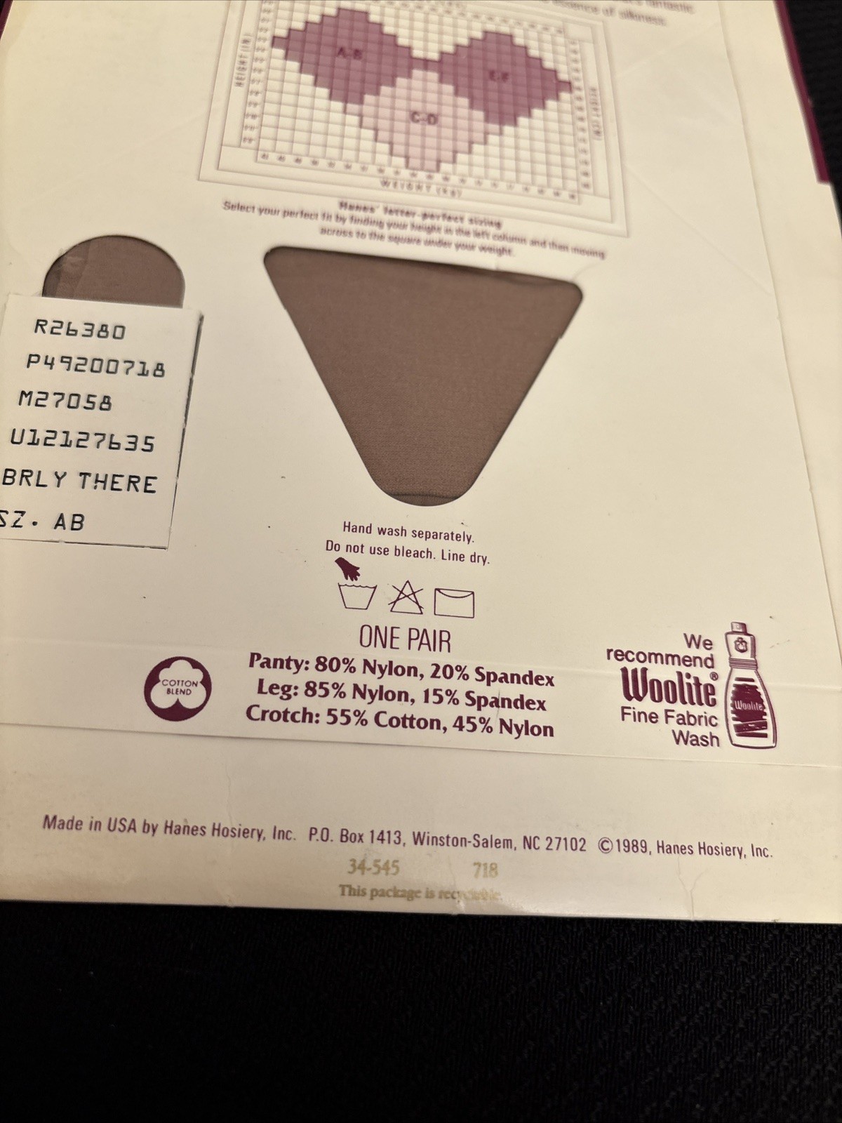 HANES SILK REFLECTIONS Silky Sheer Sandalfoot Pantyhose 715 AB Barely There NOS