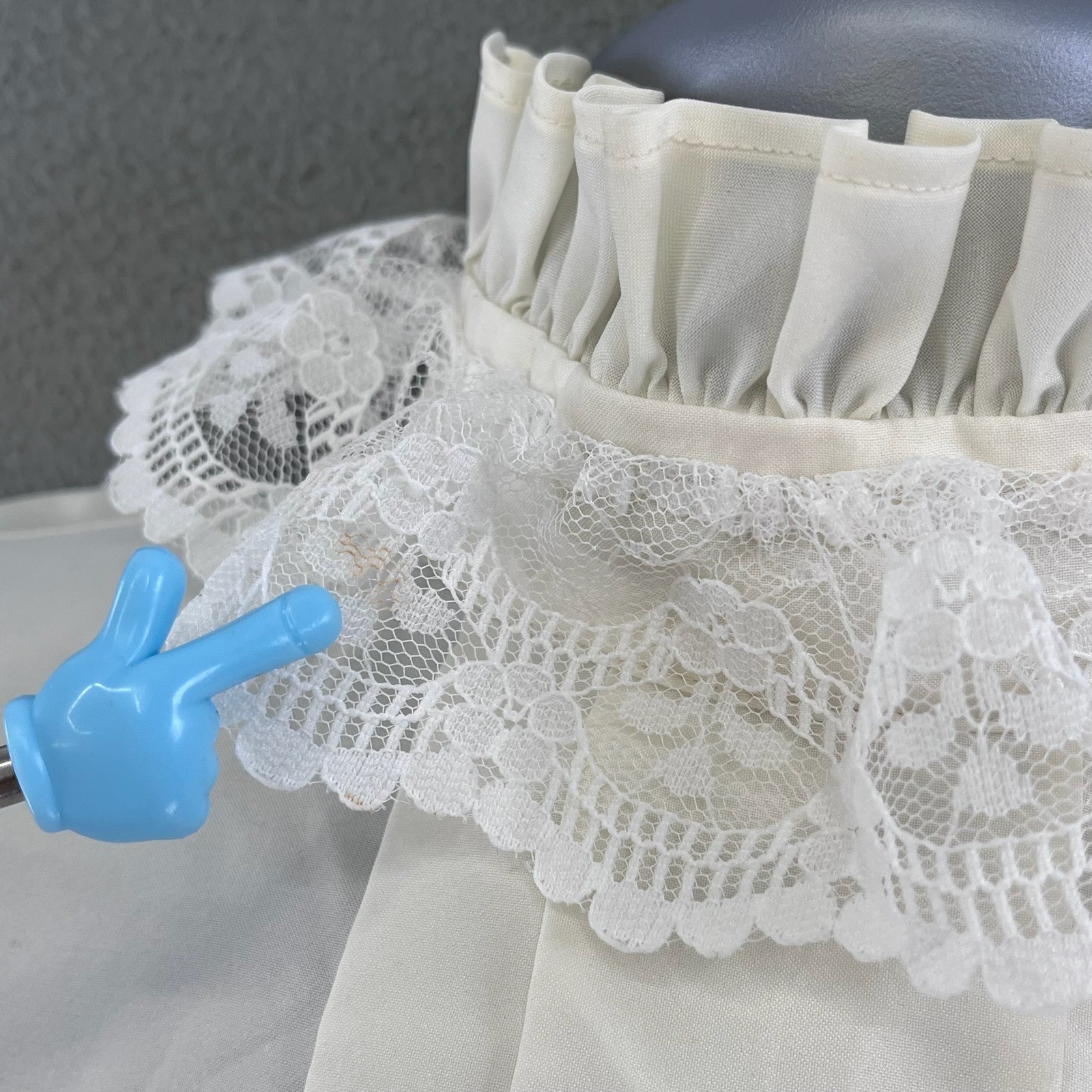 Lucky Winner Women Blouse Ivory Polyester Size 14 Vintage Victorian Lace Ruffle
