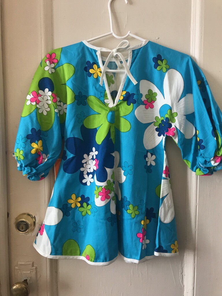 Vintage Kumu Hawaii Deadstock size 8 (xxs) floral top (a few issues)