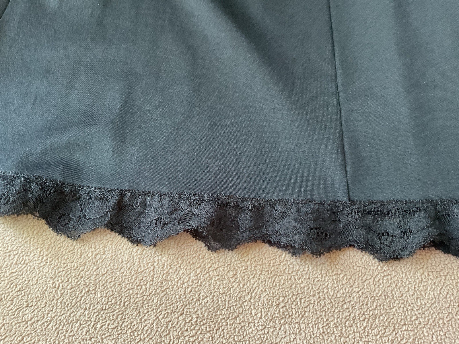 Black Nylon Full Slip No Tags Sz. 32 View Measurements G1-16