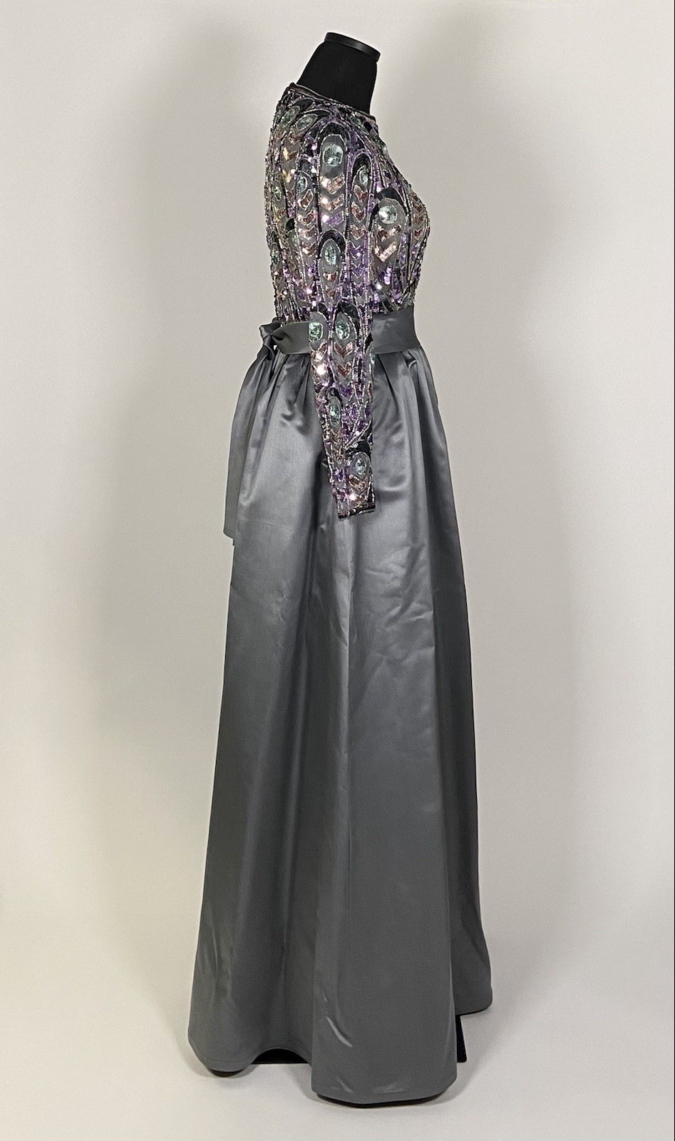 Vintage silk ball gown, gray purple, beads sequin Victoria Royal Ltd size 4 Exc!