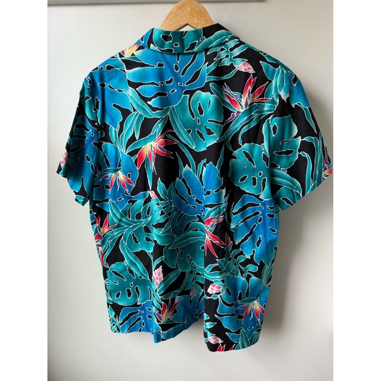HILO HATTIE VTG Hawaiian Shirt Tropical Floral Travel Vacation Hawaii Aloha M