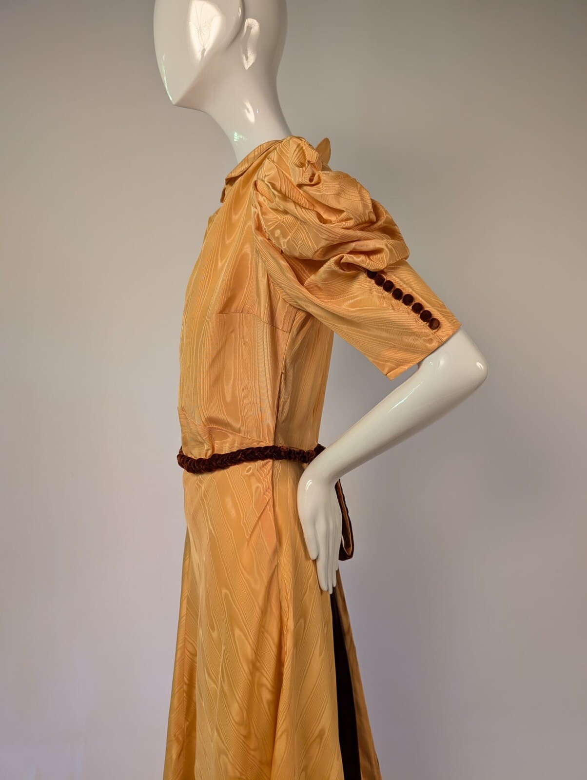 1930’S YELLOW WATERED MOIRE LONG DRESS W PUFF SLEEVES + VELVET + TRAINING REAR