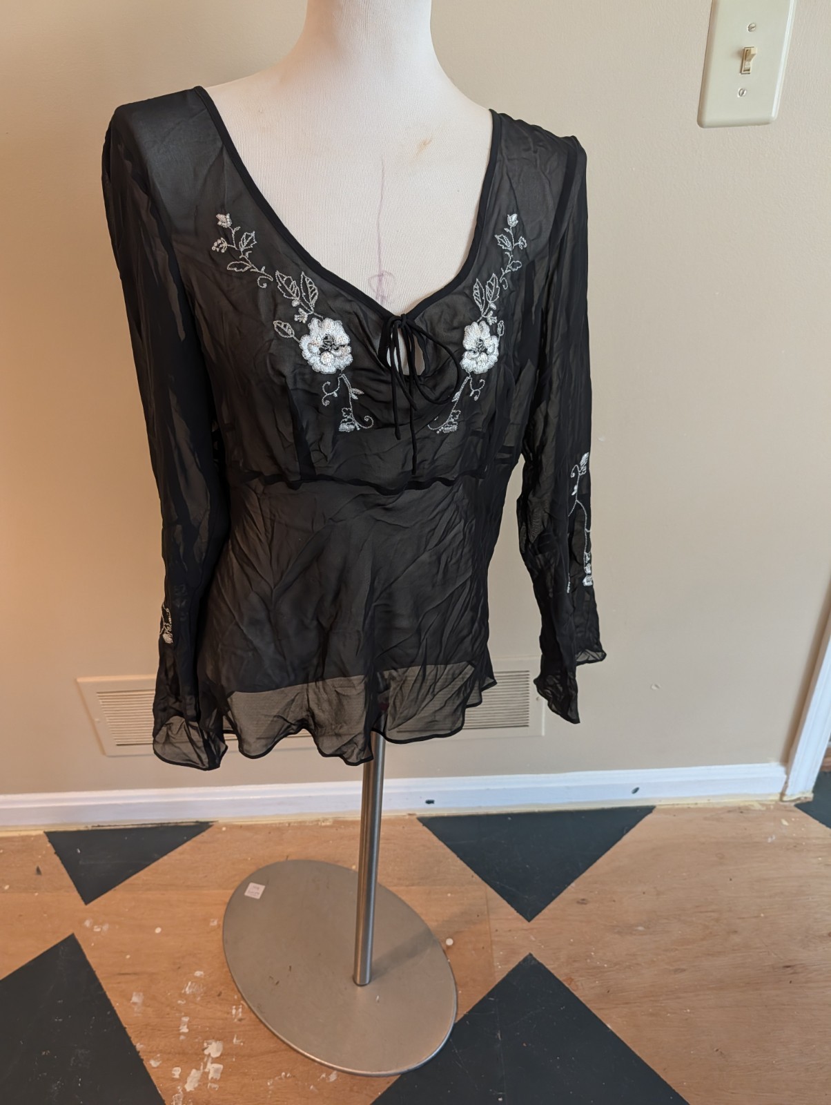New York&Company.Viintage 1990s.Shear Black Blouse w/Some Embroidery &Beading
