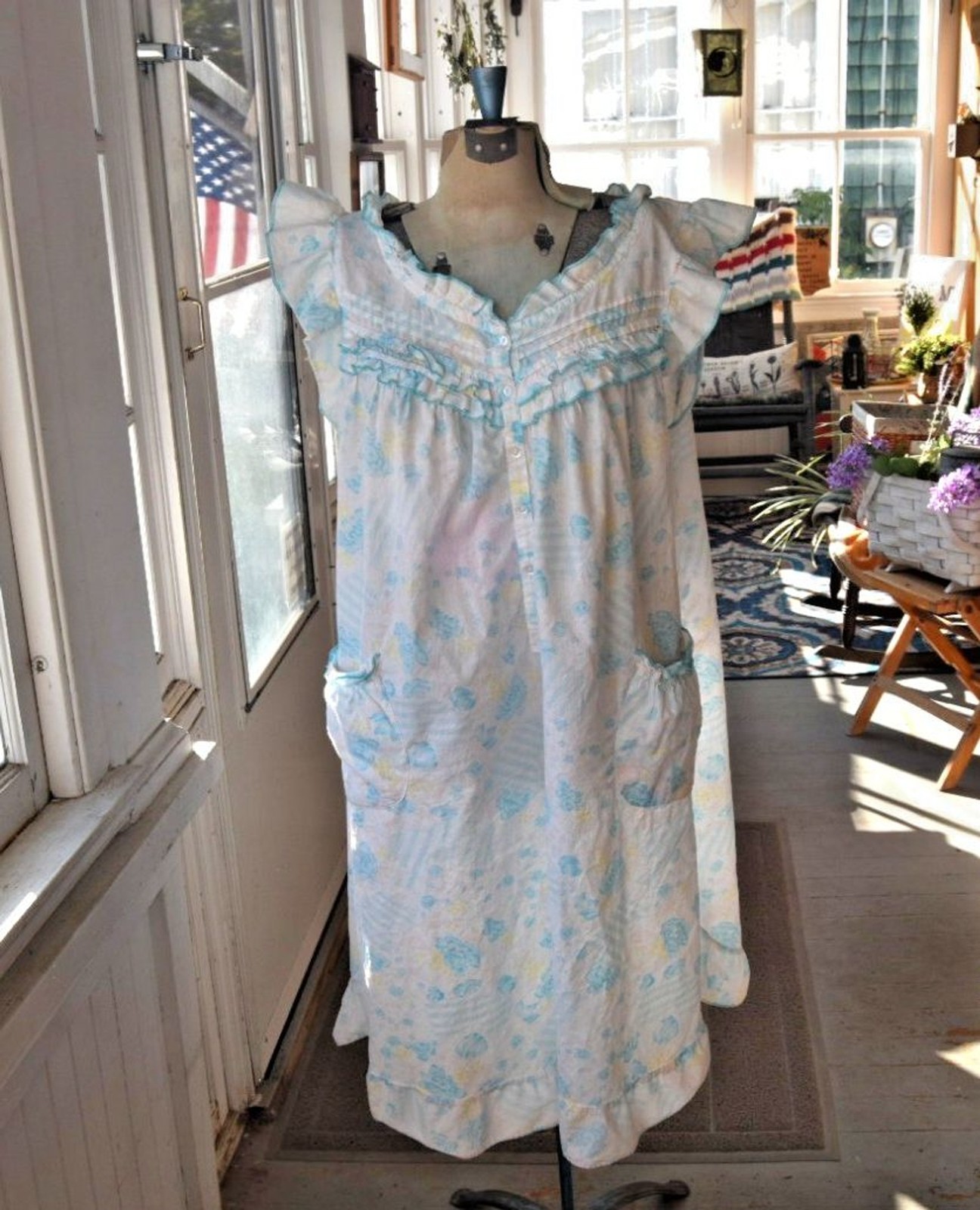 Vintage 1970s Housedress Nightgown Floral Blue w-Pockets Size XL