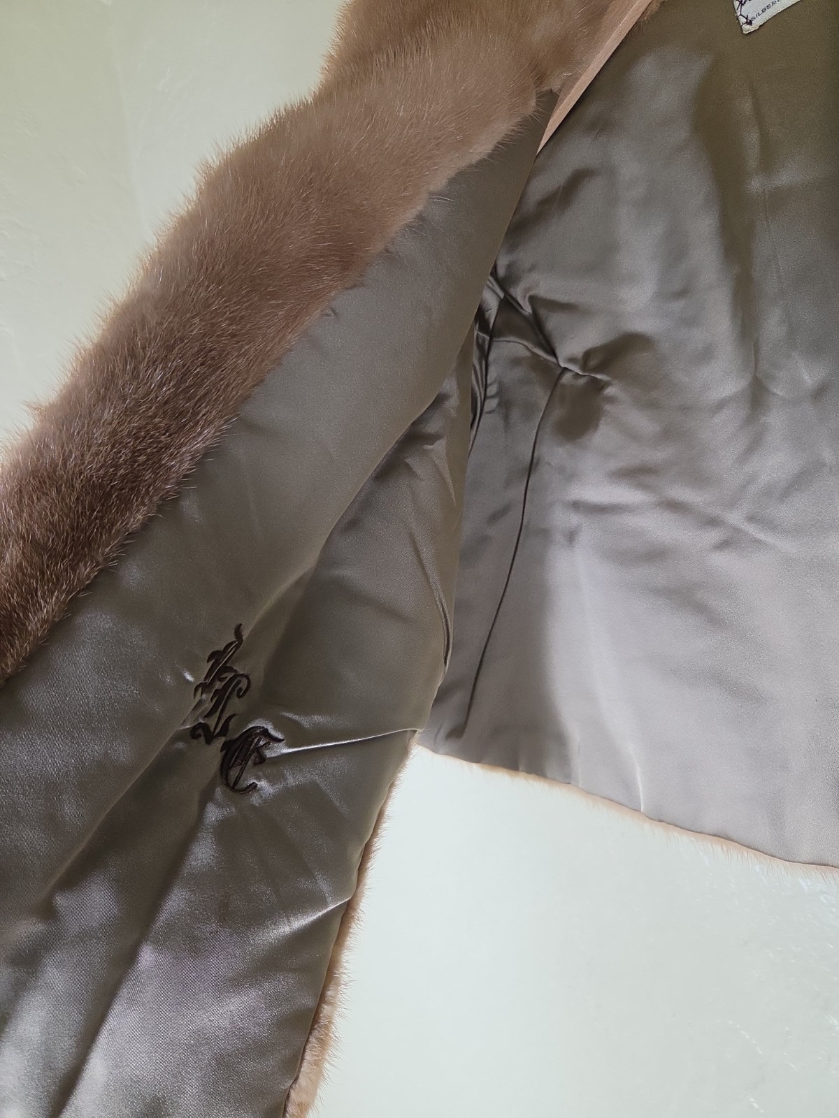 Vintage 70s The Fur Salon Women’s Tan Genuine Mink Fur Coat Mob Wife Old Money