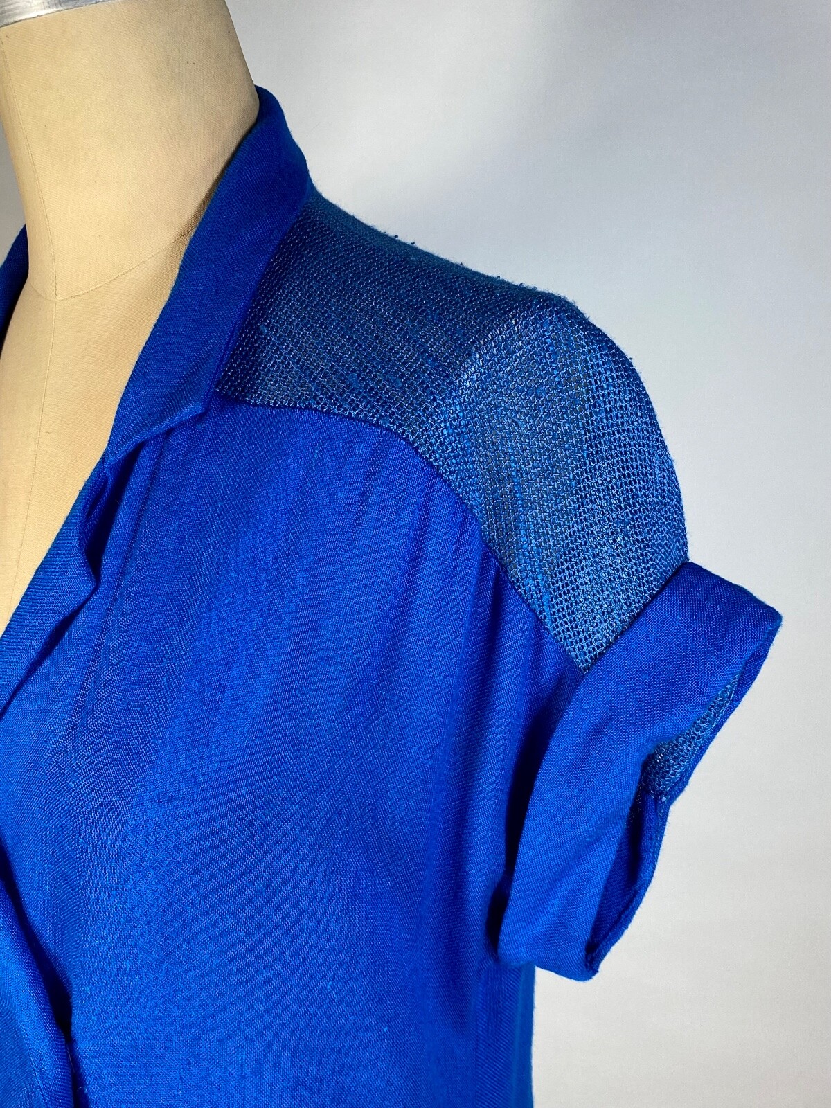 Vintage 1980’s- 90’s COBALT blue lightweight rayon/flax blend dress by Chenelli