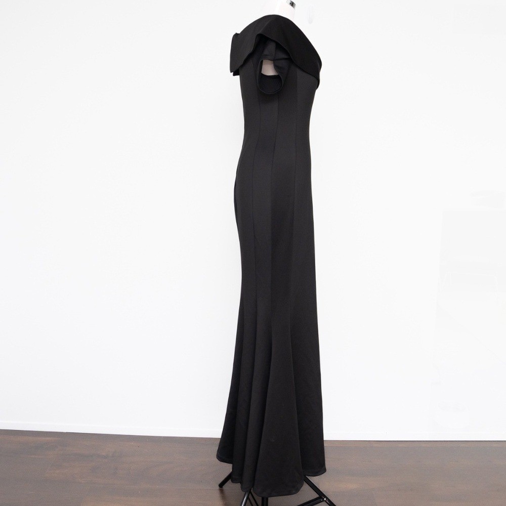 Black Halo. Fiori Black Stretch Gown.