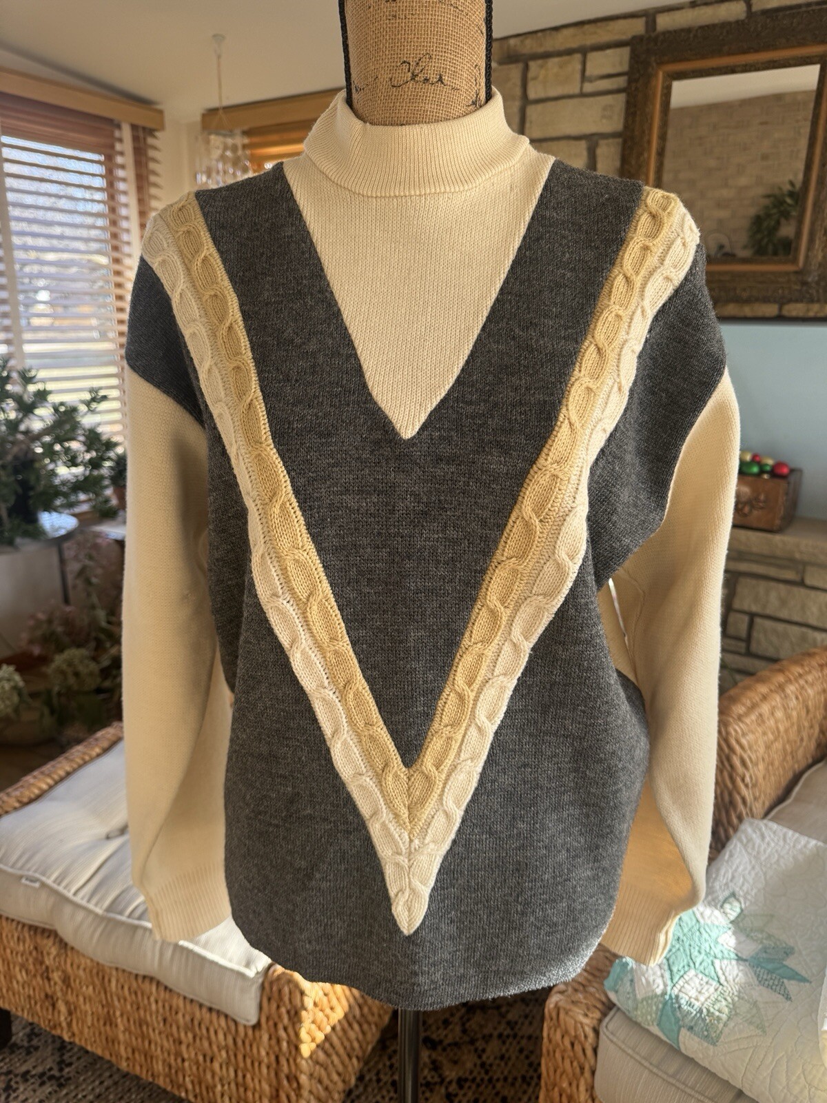 Vintage ‘70’s Knit Sweater 100% Wool, Campbells So. California, XL Neutrals