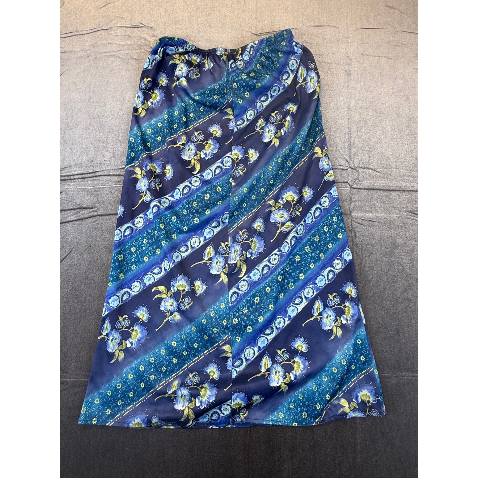 Vintage Amy Byer California Women Size M (8-10) Blue floral Midi Skirt