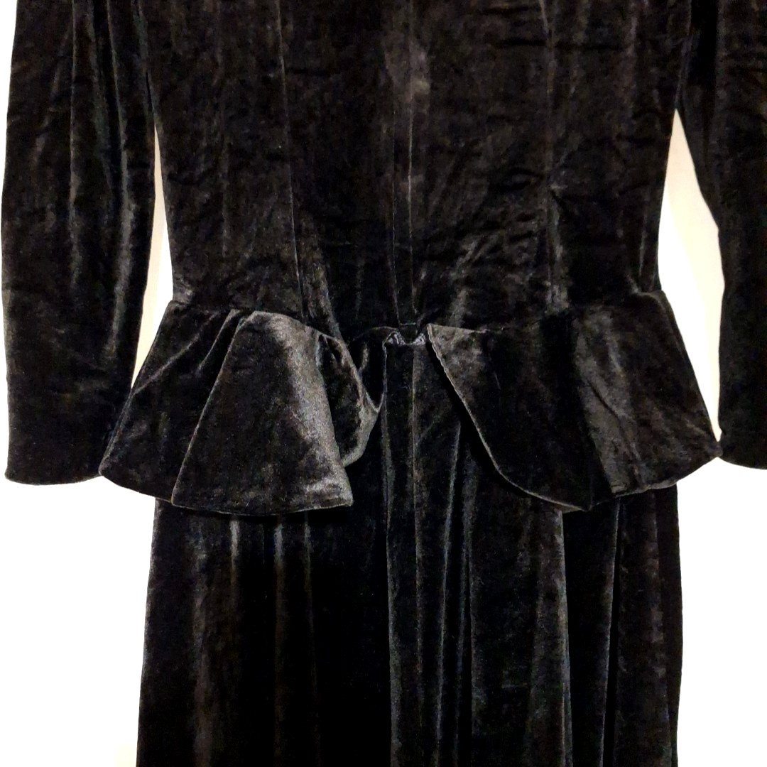 Impromptu Black Velvet Dress Long Sleeve Peplum Waist Lace Collar Victorian Sz 8