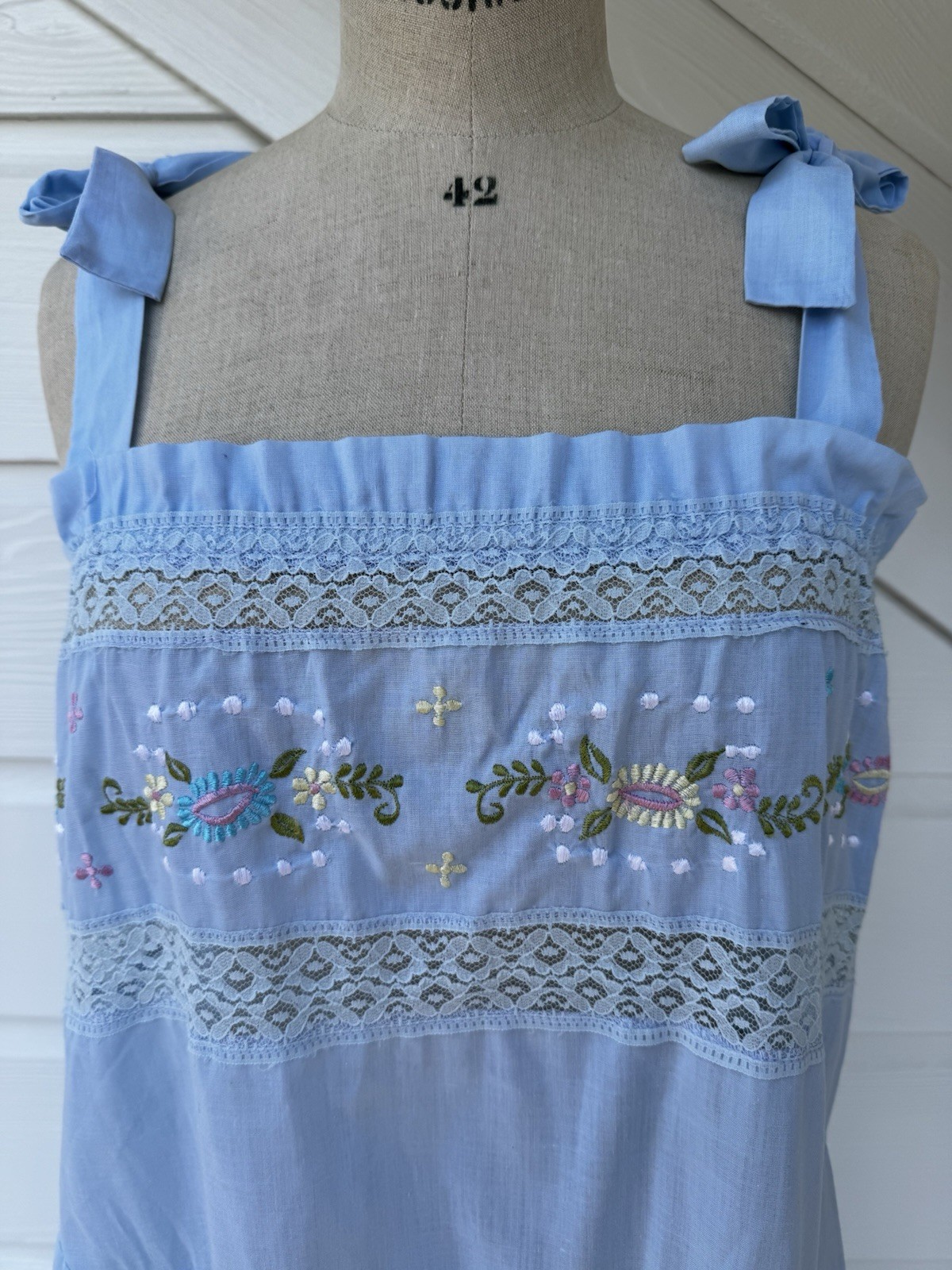 Rare Vintage 1970’s MARIANNE sky blue Mexican Folk Embroidered Dress lace 36