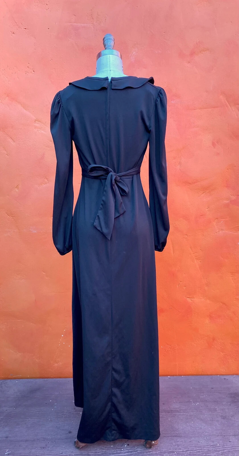 Dark Romantic Vintage 1970s Black Maxi Dress – Ruffle Collar Goth Gothic Witchy