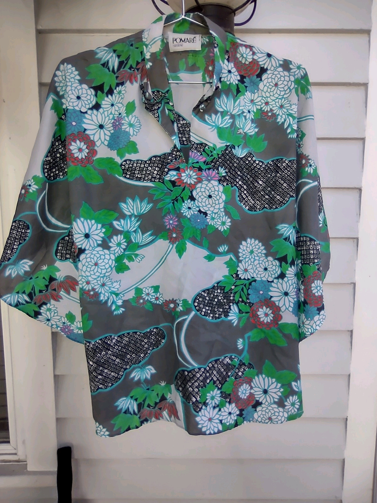 Vintage Pomare Hawaii Gray Green White Blue Floral Printed Batwing Top Blouse