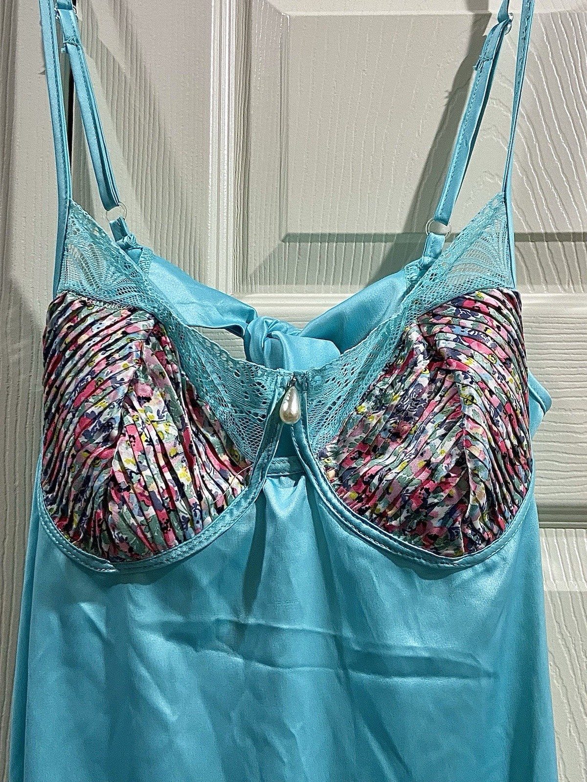 VINTAGE TEAL W/ MULTI-COLOR CUPS FULL SLIP DRESS – UNKNOWN BRAND. SIZE SMALL