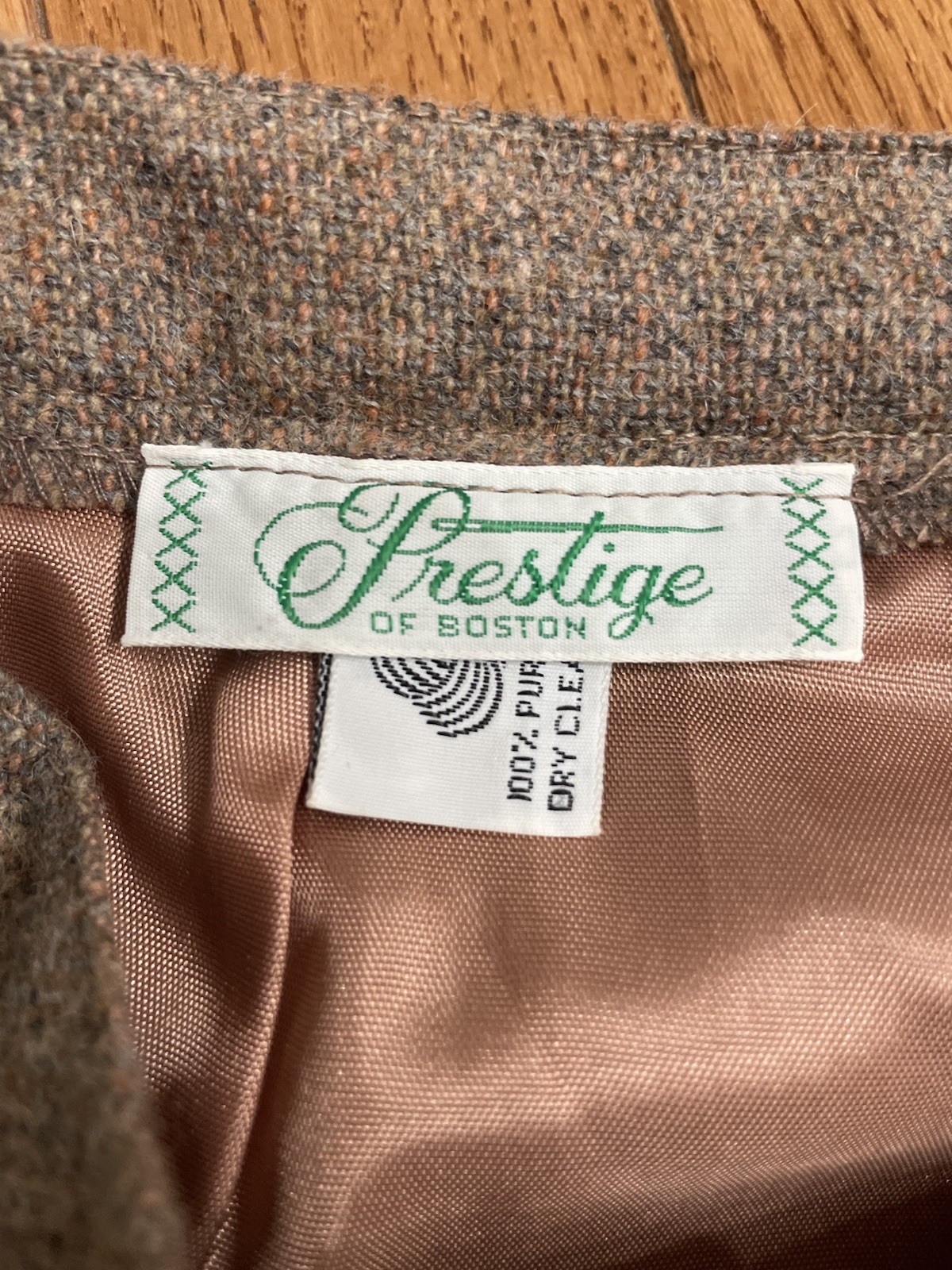 70s PRESTIGE OF BOSTON VINTAGE WOOL MID SKIRT UNION MADE USA TAN CLASSY PLEATED
