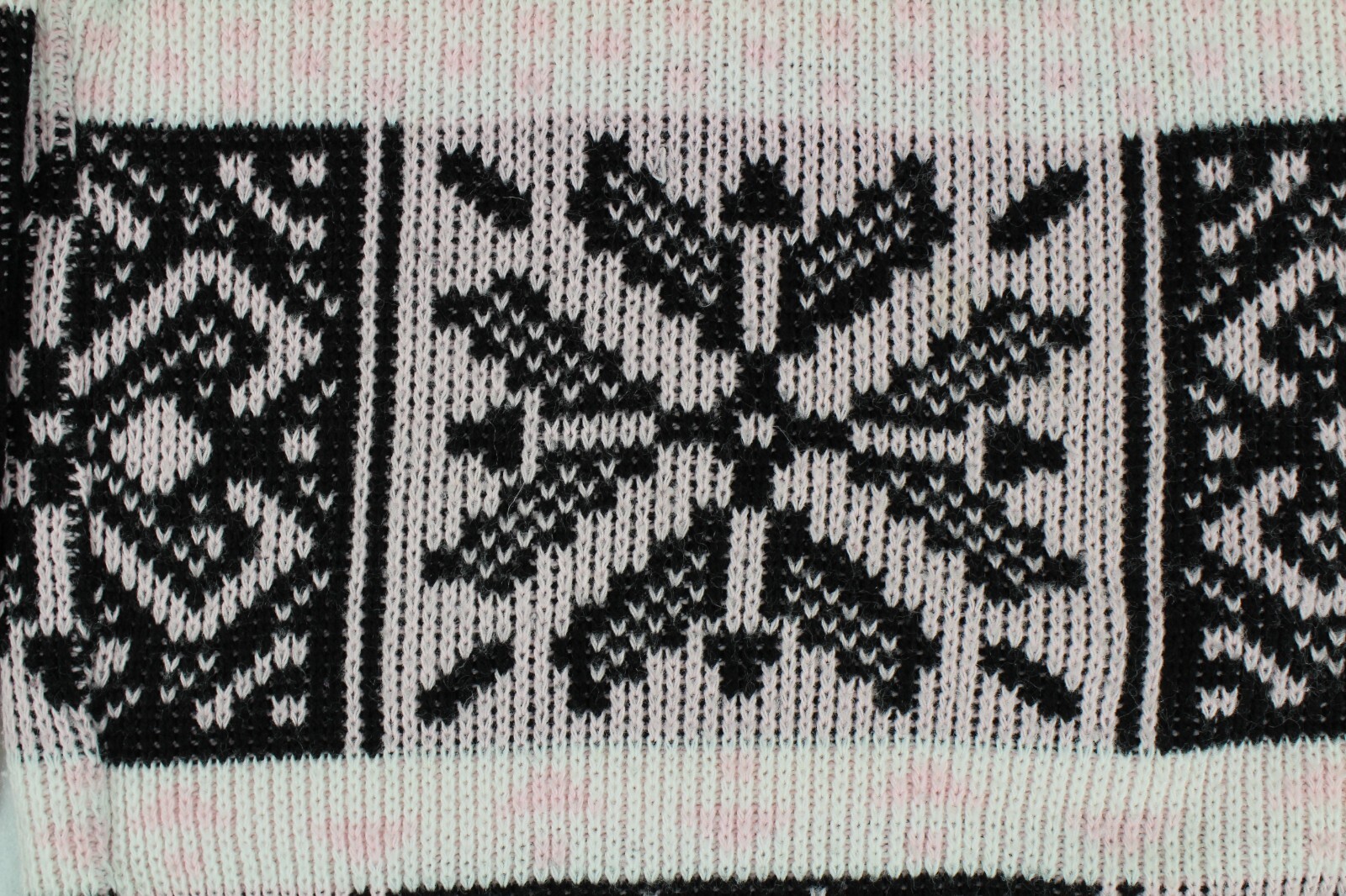 Vintage Croquet Club Women’s Large Sweater Black and Pink With Snowflakes