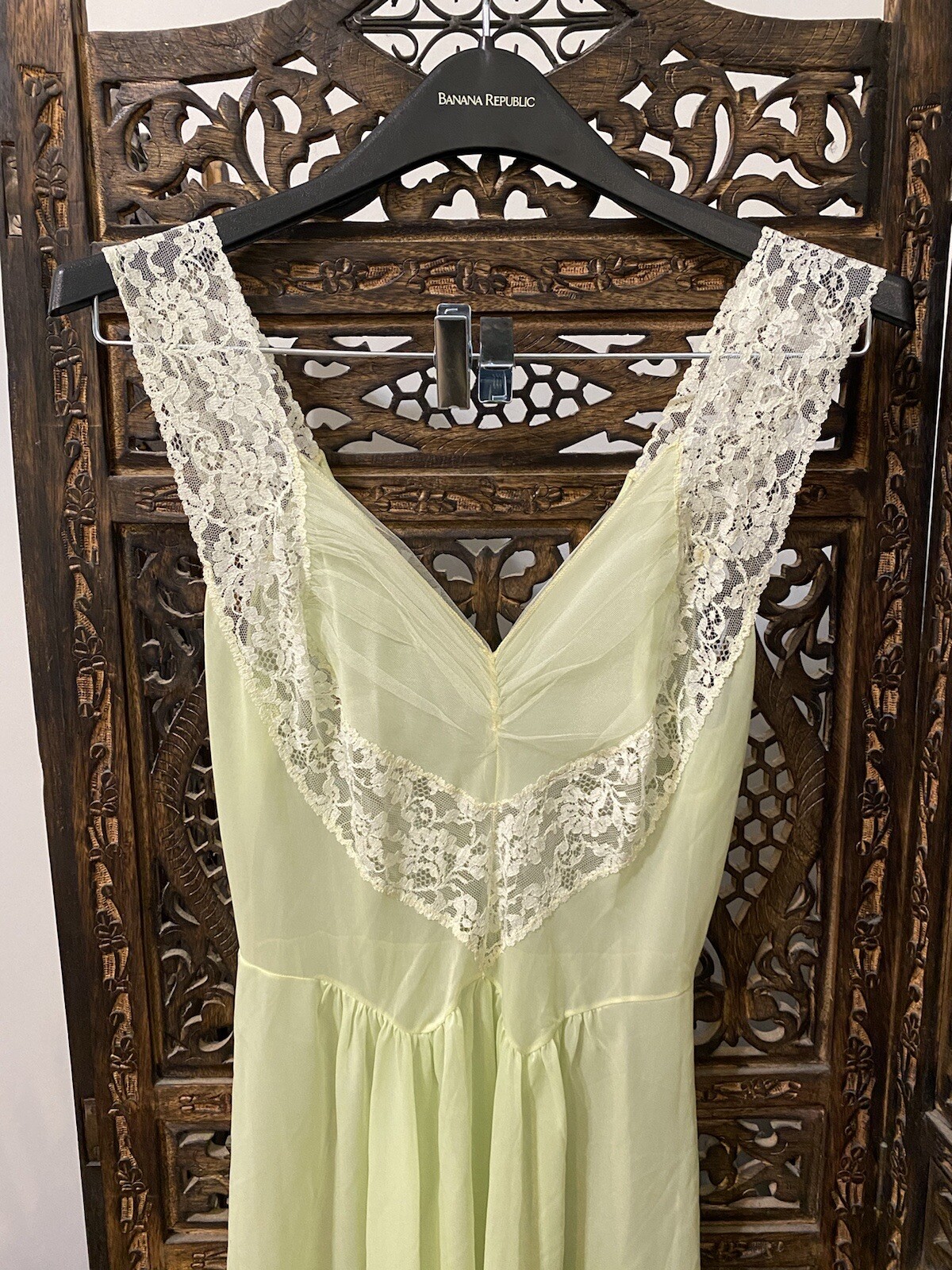 Vintage Munsingwear Size 36 Pale Green Nylon Tricot Lace Sheer Nightgown Nightie