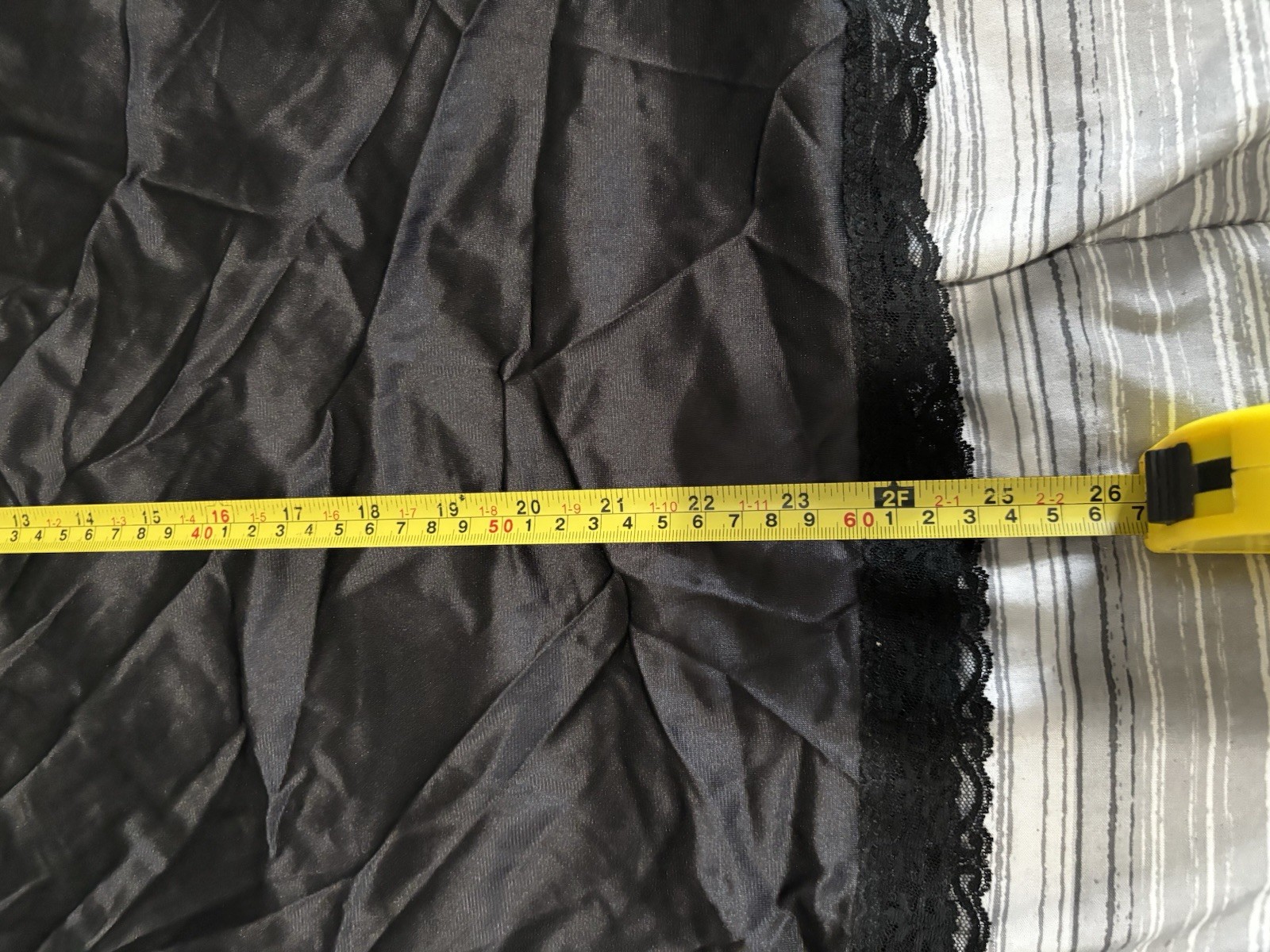 vtg WARNERS Perfect Measure black Half Slip Skirt LACE USA Nylon S