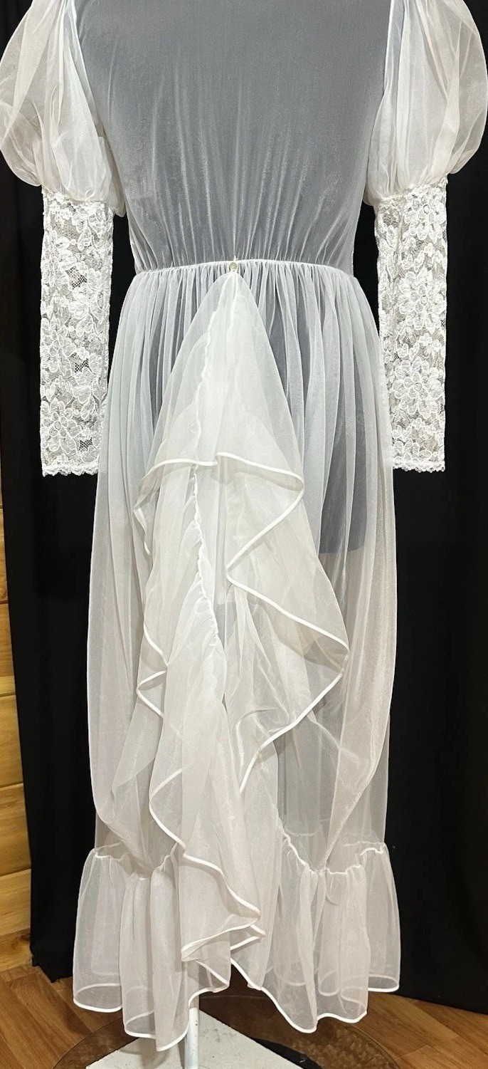 VTG Henson Kickernick White Sheer Lace Peignoir Robe Bridal Bustle Train USA M